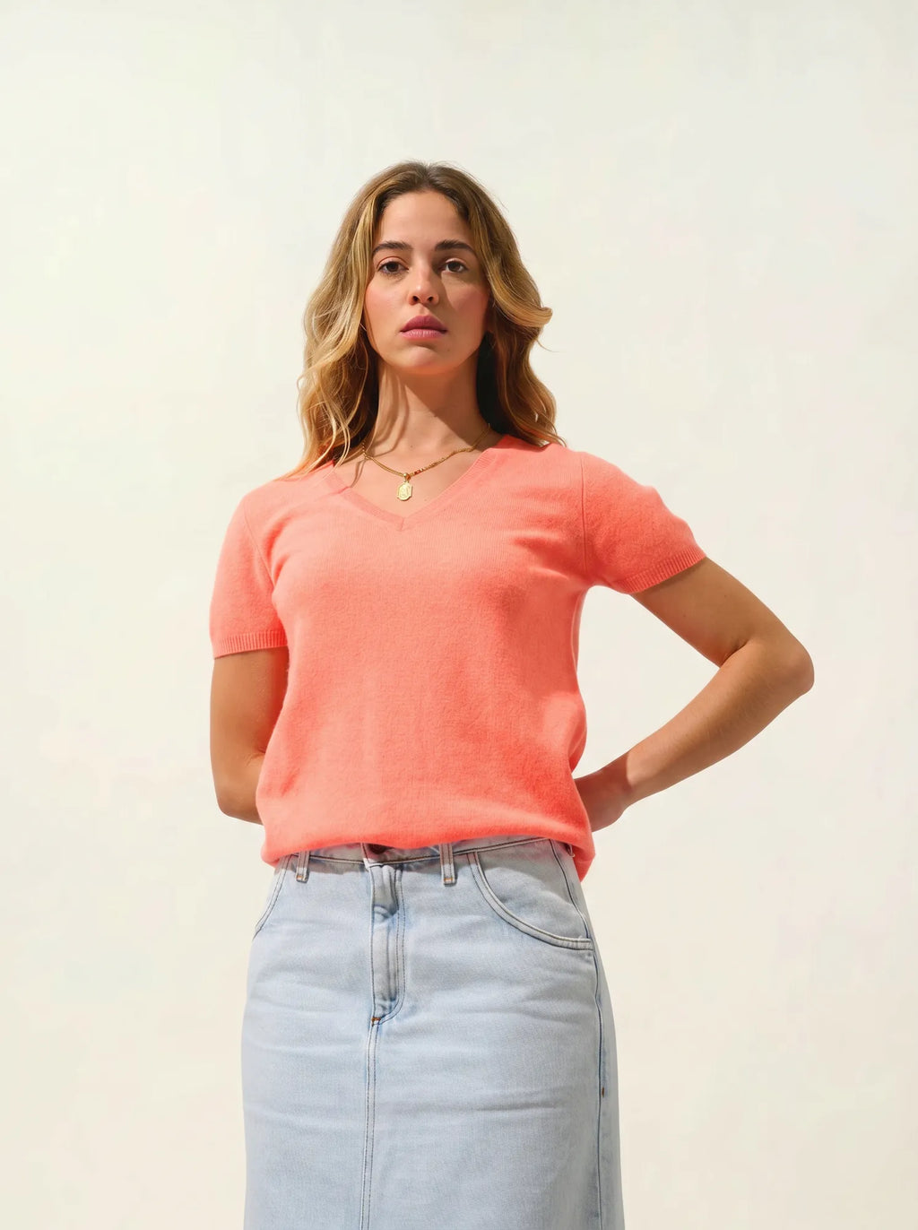 KALI t-shirt v-neck neon orange
