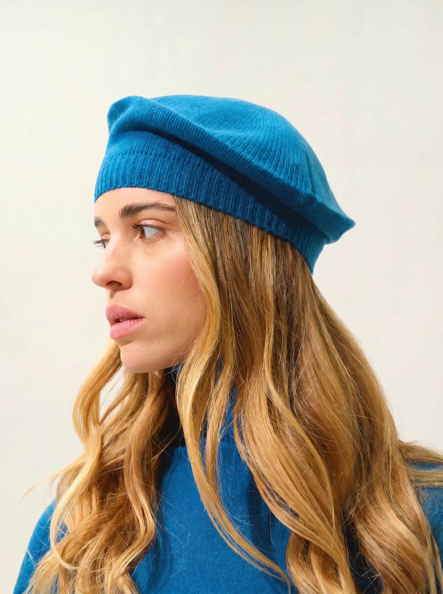 LIWI beret 4 ply peacock