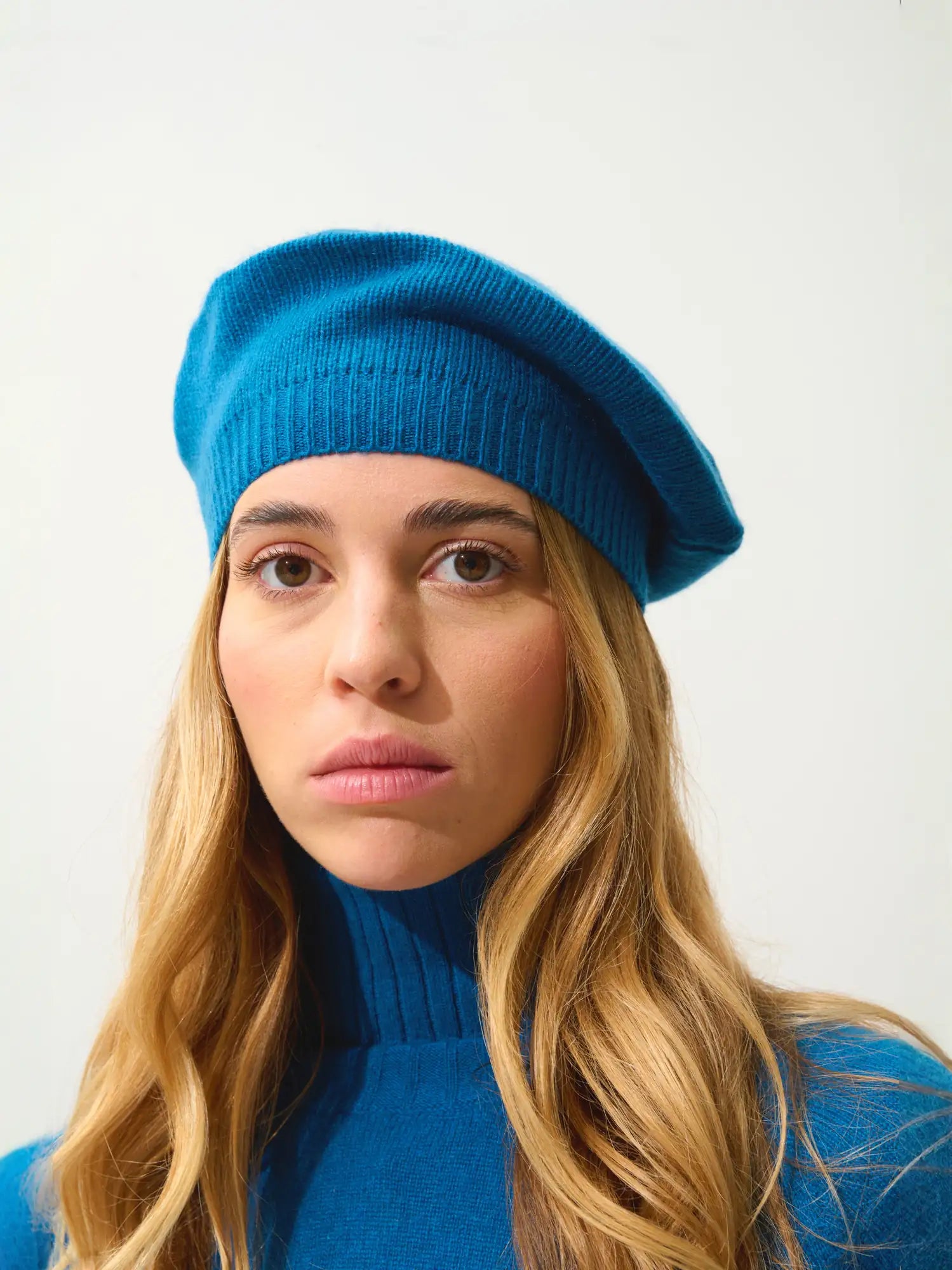 LIWI beret 4 ply peacock