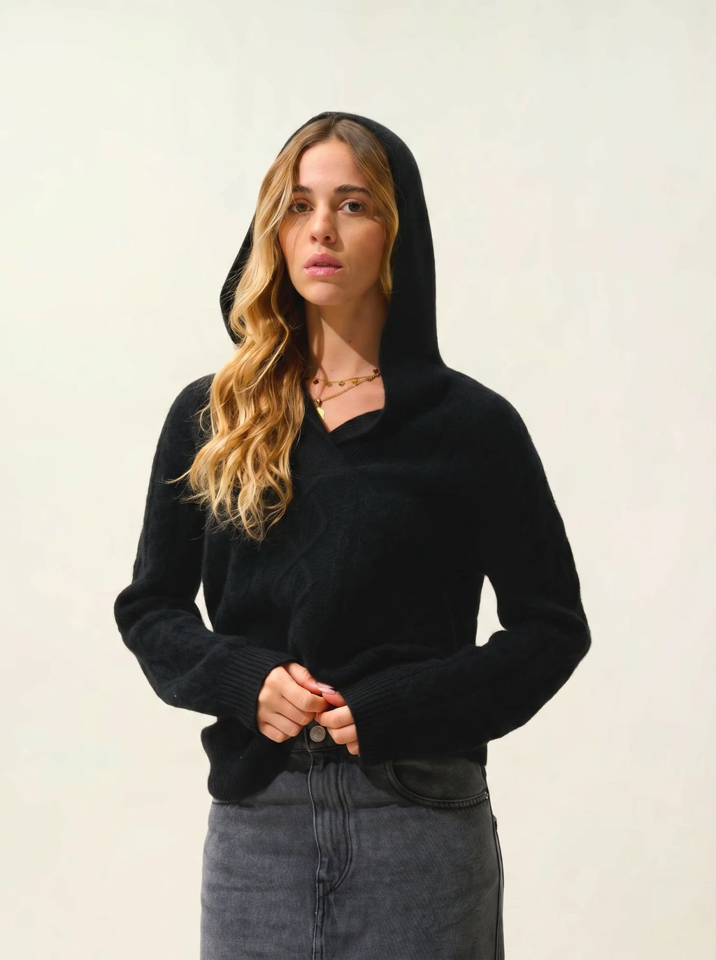 KHANDRO pull capuche 6 fils noir