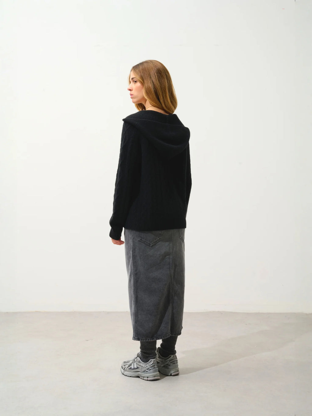 KHANDRO pull capuche 6 fils noir