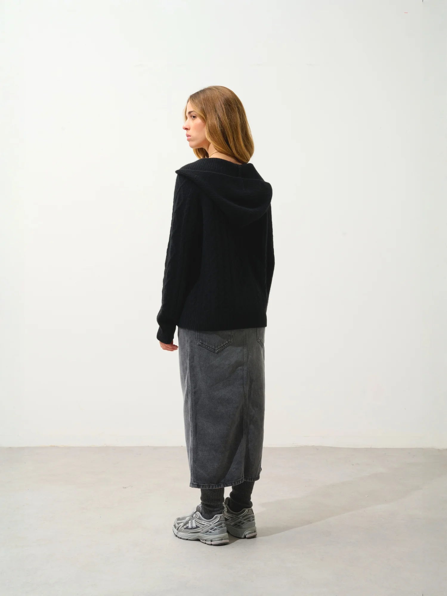 KHANDRO sweater hooded 6 ply black