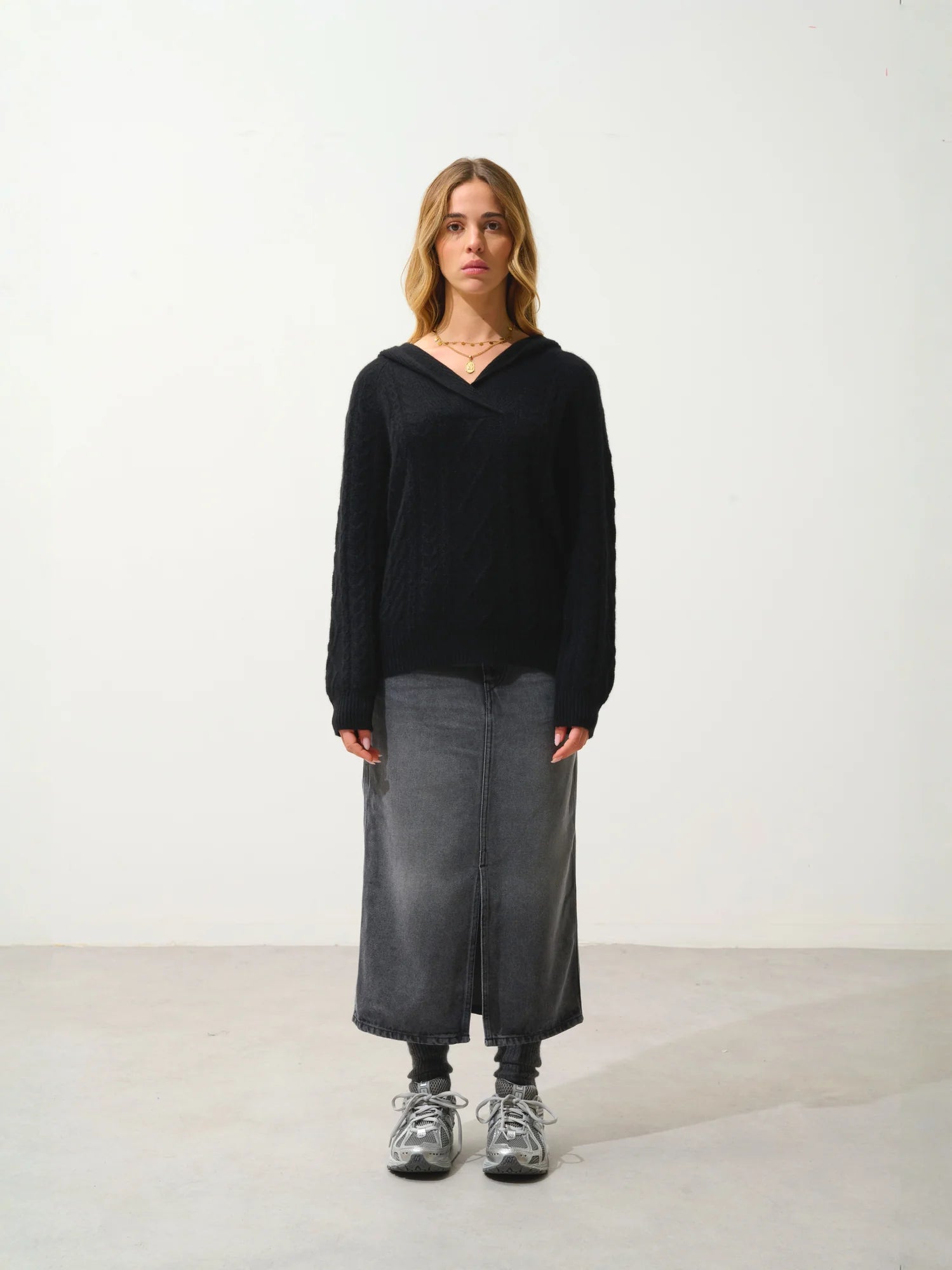 KHANDRO pull capuche 6 fils noir