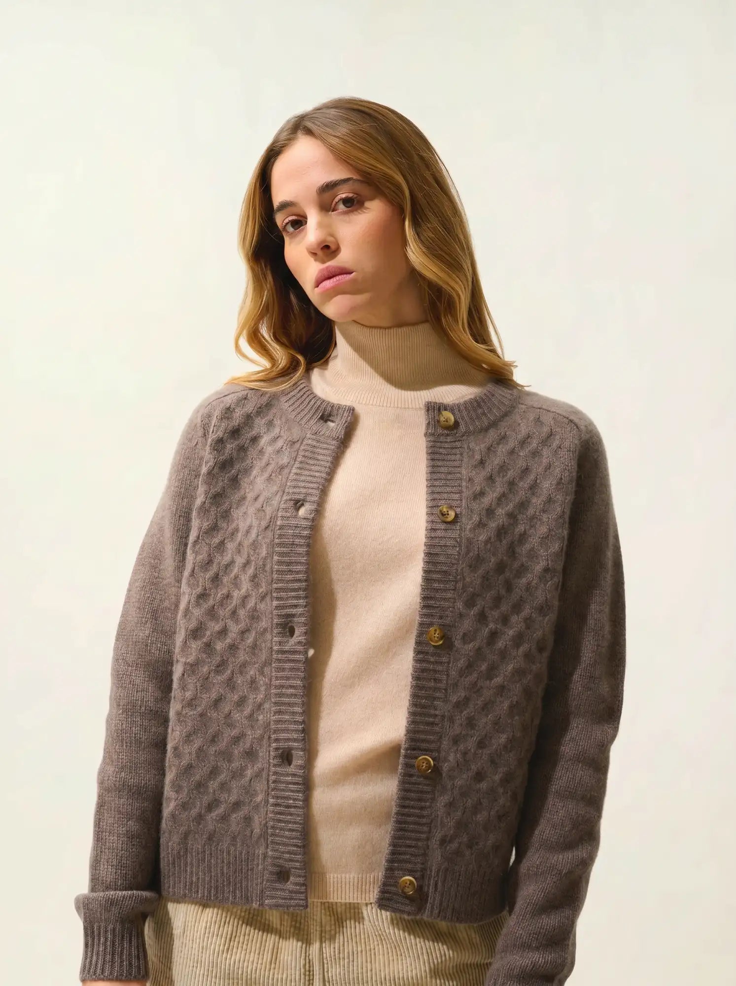 JINPA strickjacke rundhalsausschnitt 8-fädig taupe meliert