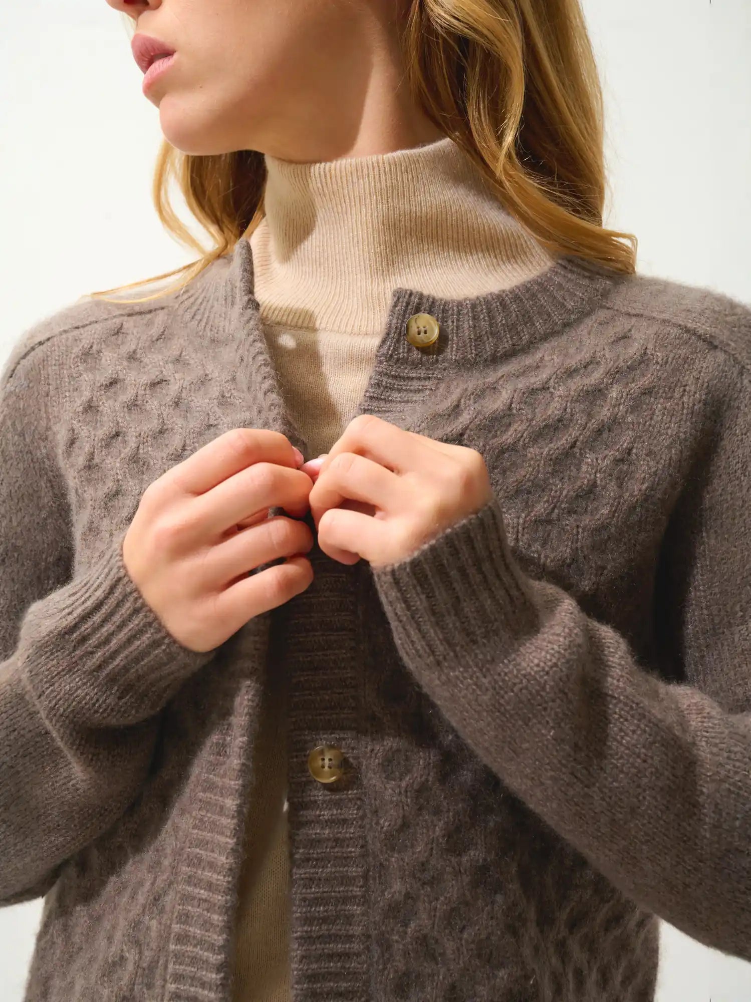 JINPA strickjacke rundhalsausschnitt 8-fädig taupe meliert