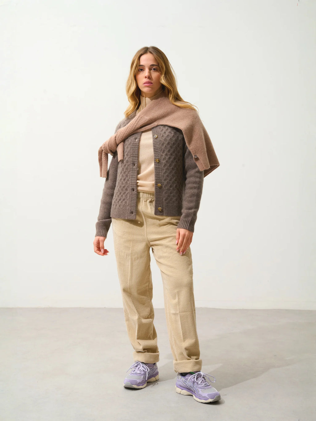 JINPA cardigan crew neck 8 ply heather taupe