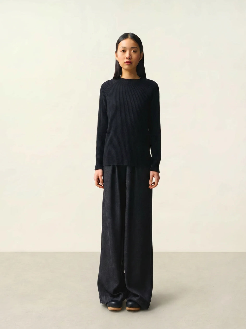 ASSIA pull col montant boutons poignets noir