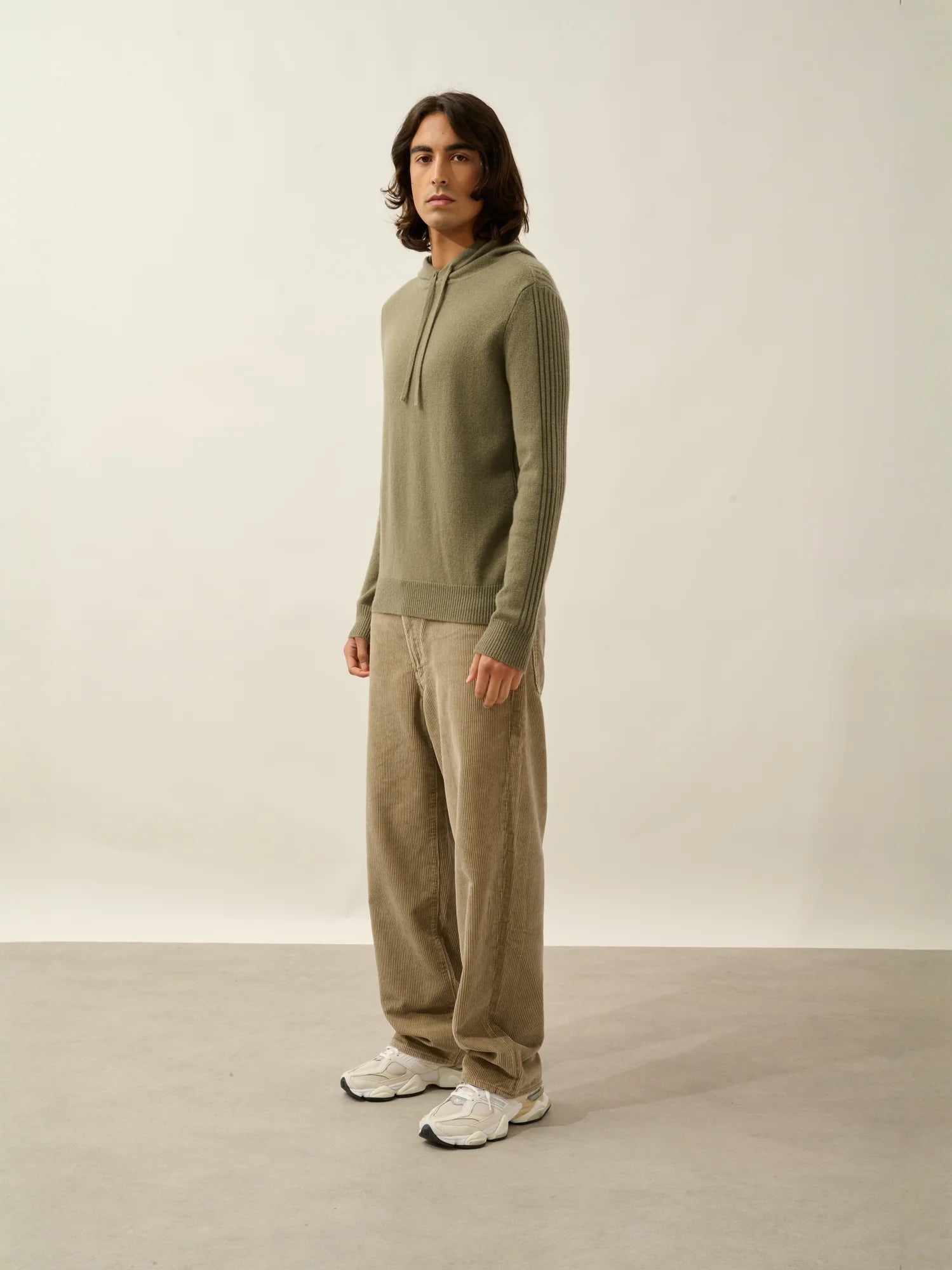 BENDT pullover mit kapuze 4-fädig armeegrün