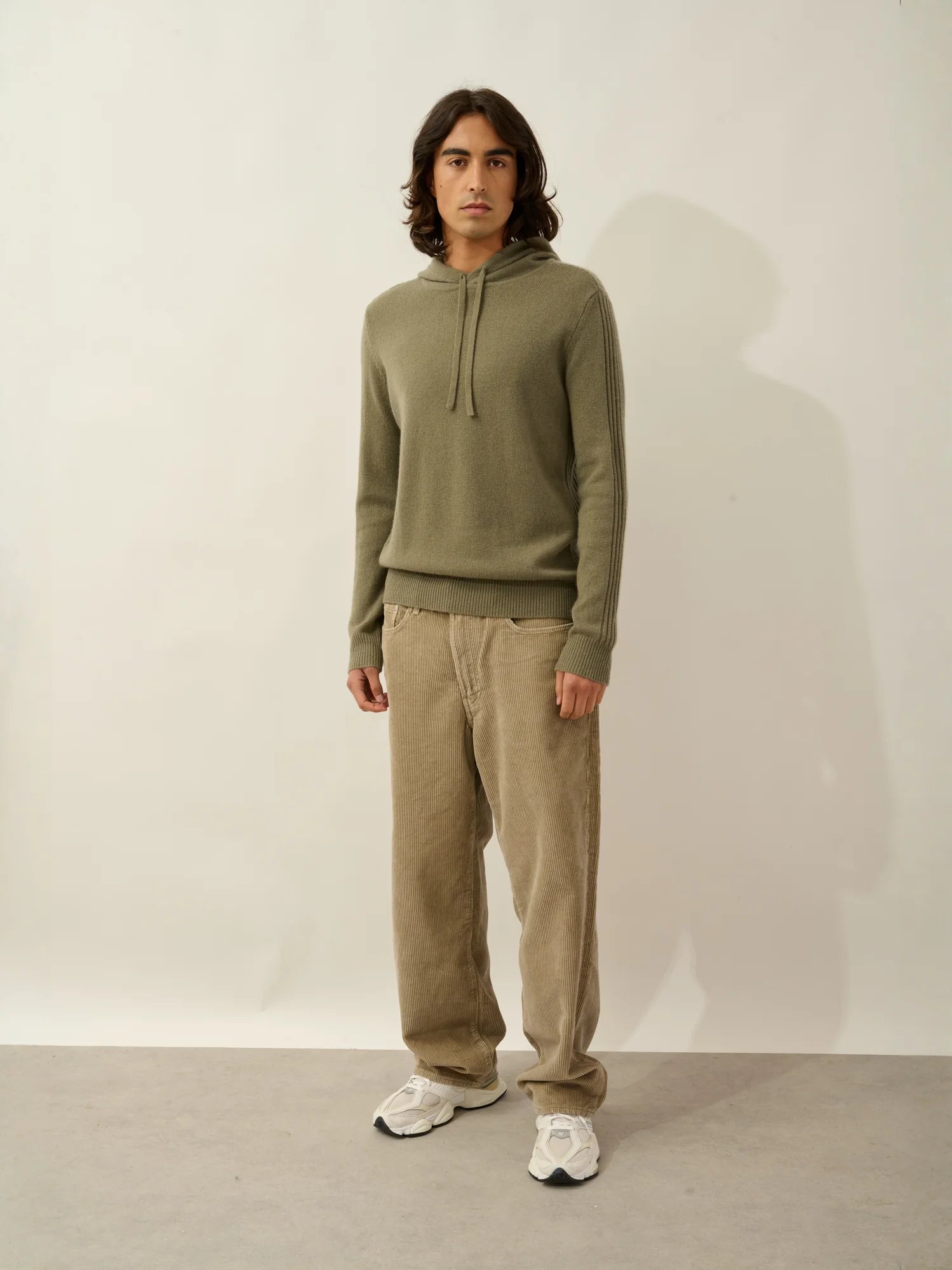 BENDT pullover mit kapuze 4-fädig armeegrün