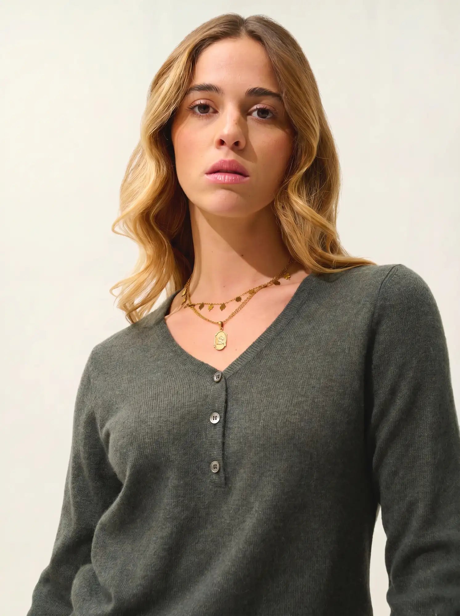 GABLE Pullover V-Ausschnitt geknöpft Khaki meliert