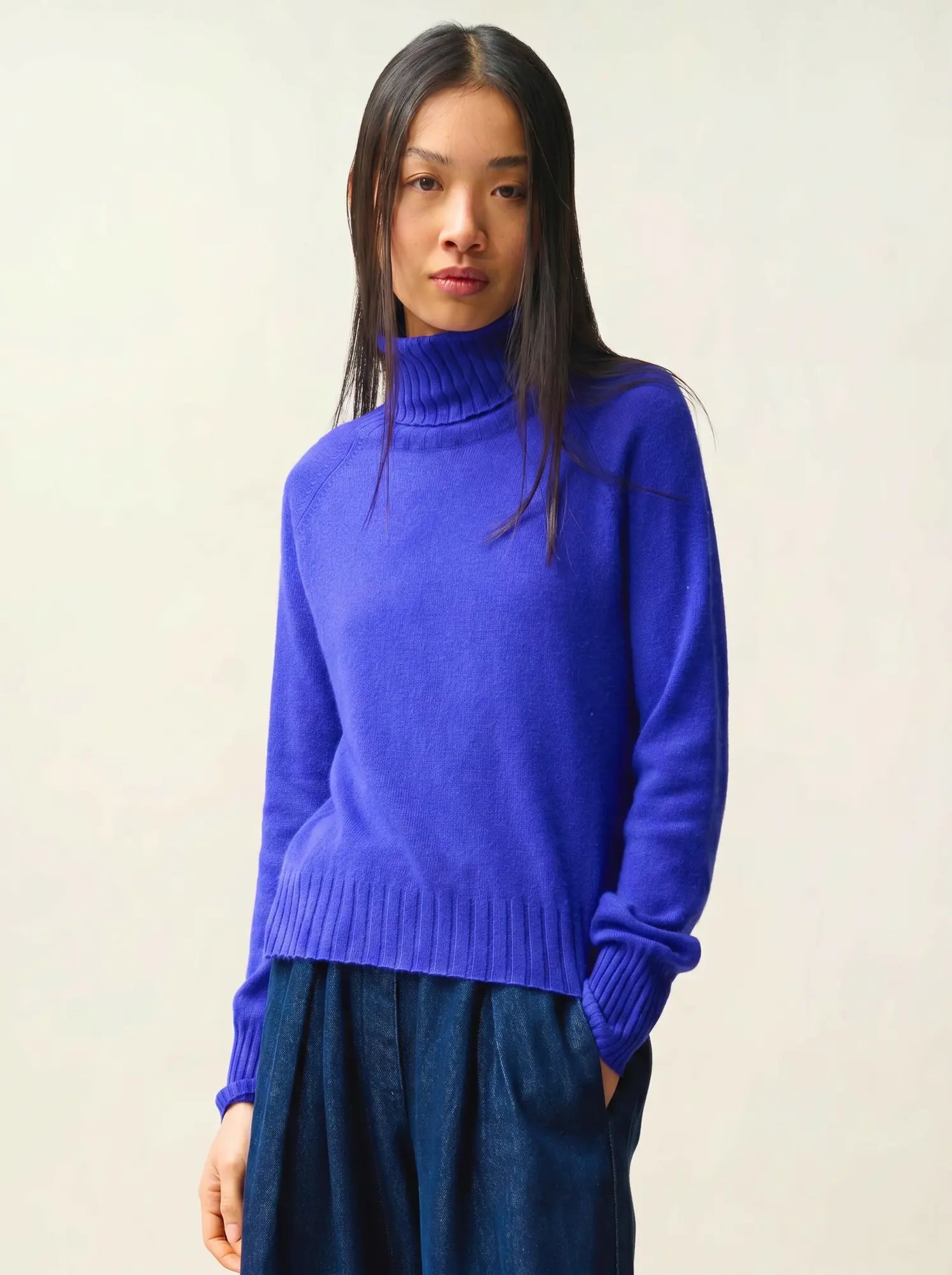 CASSY pull col roulé indigo