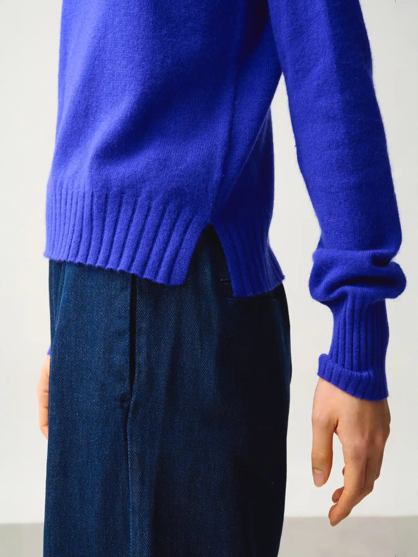CASSY pull col roulé indigo