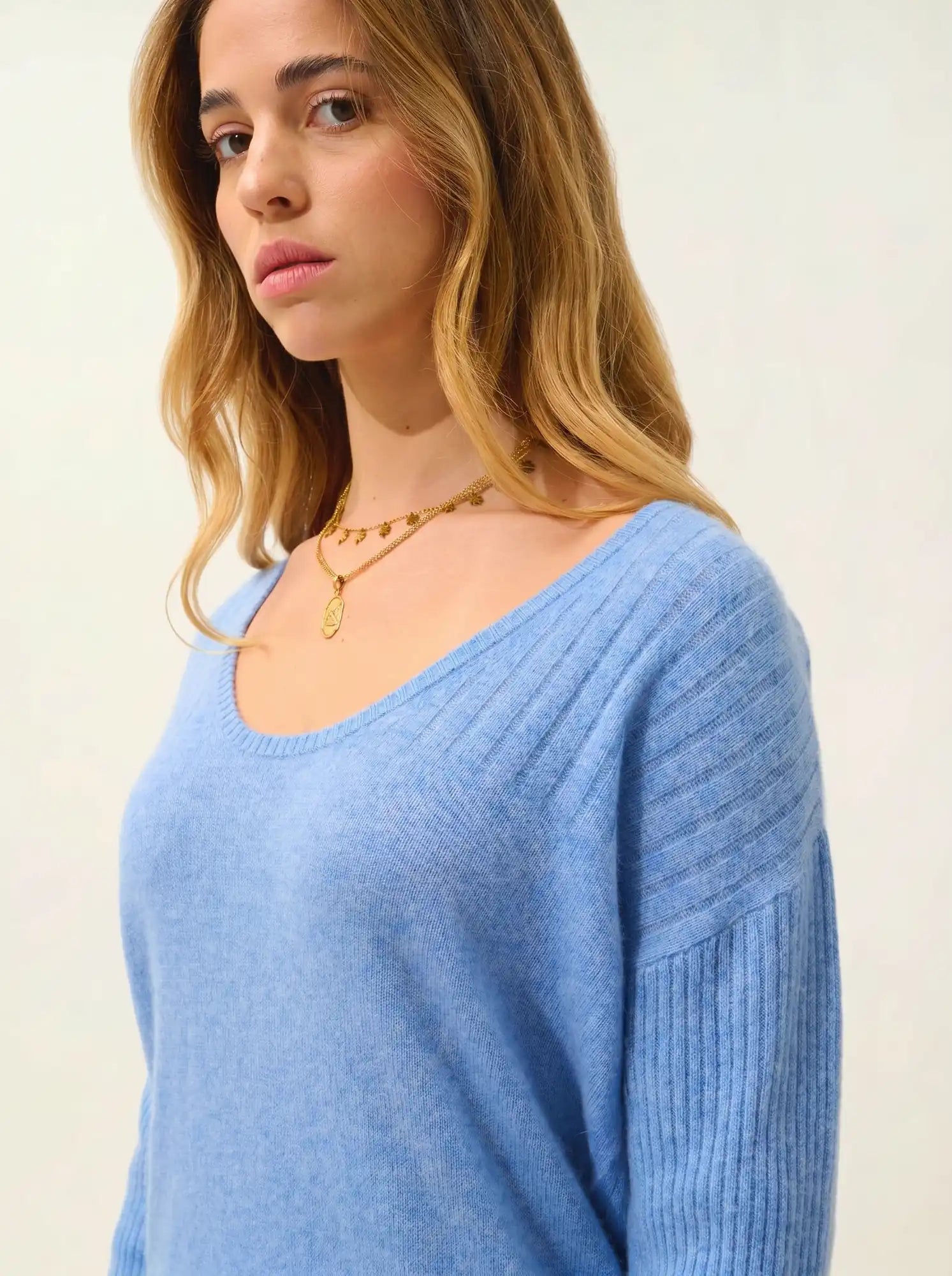 DANA Kleid U-Ausschnitt Himmelblau
