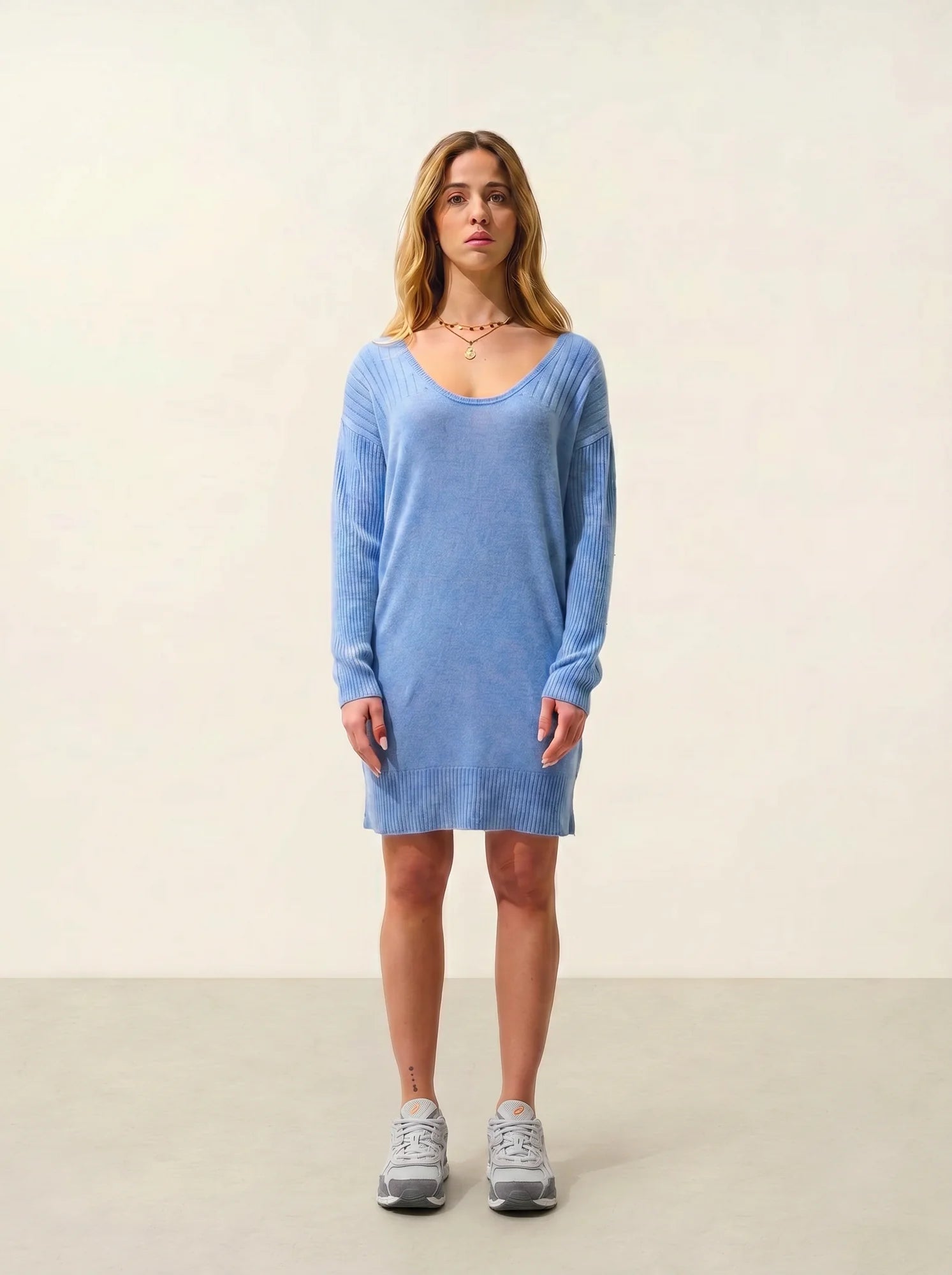DANA Kleid U-Ausschnitt Himmelblau