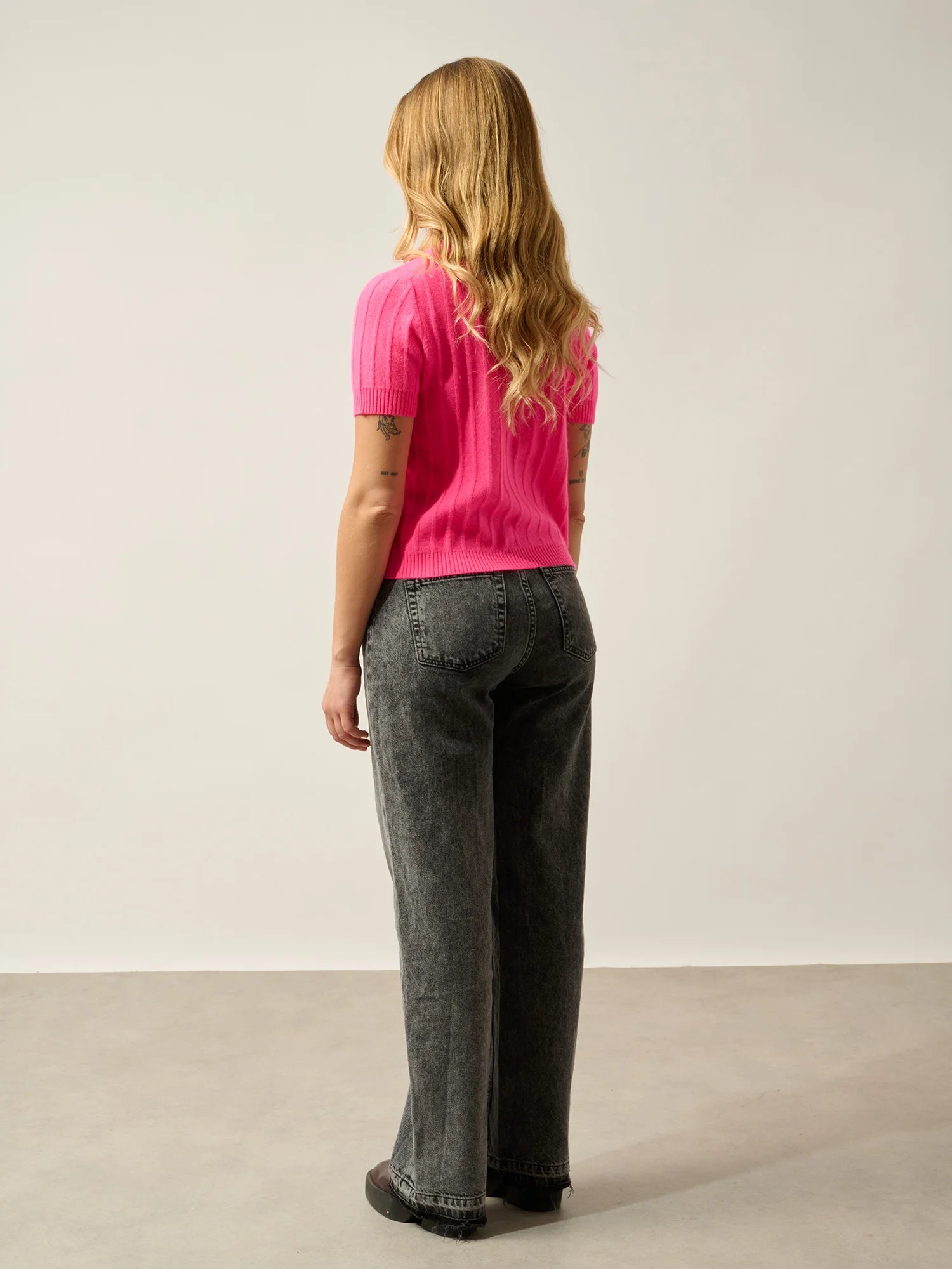 ELIRA t-shirt col rond rose fluo
