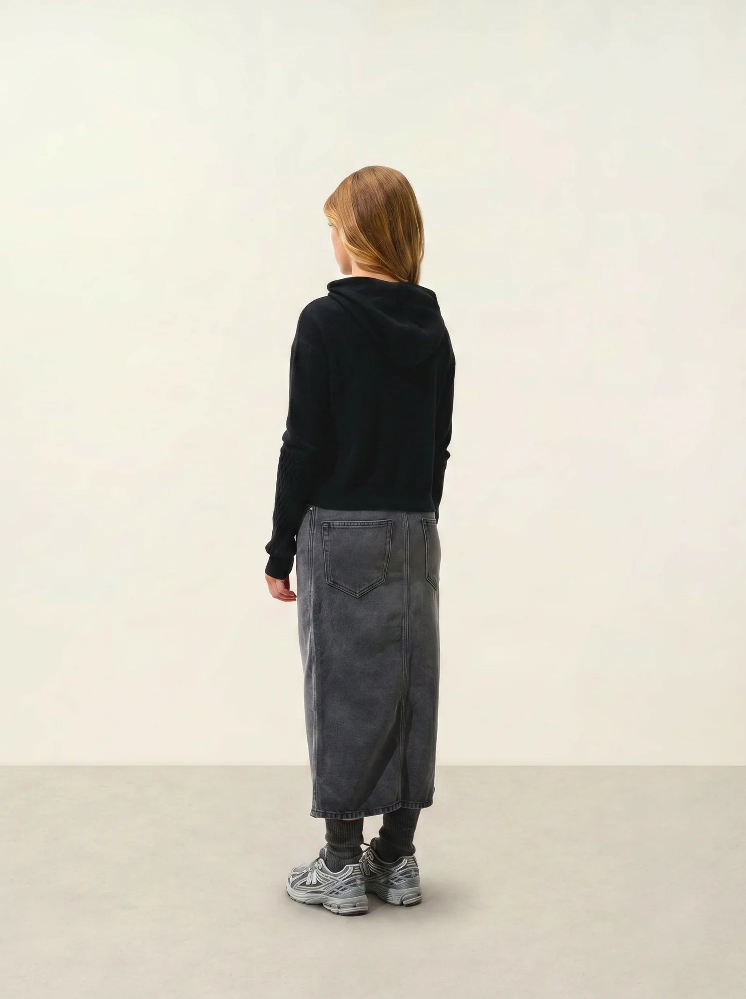 ELOWEN pullover mit kapuze schwarz