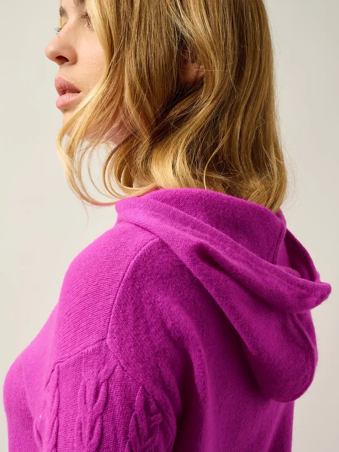 SVALINNA pullover mit kapuze violett neon