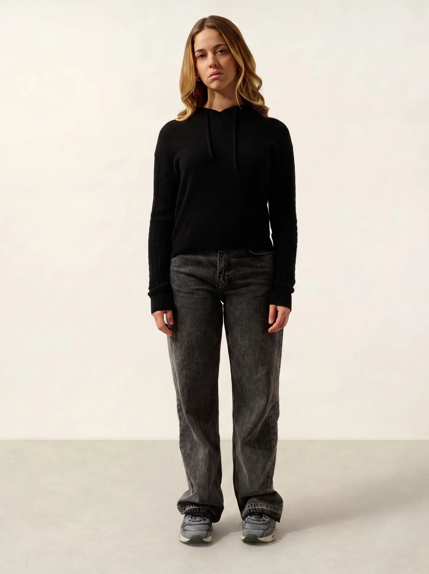SVALINNA pull capuche noir