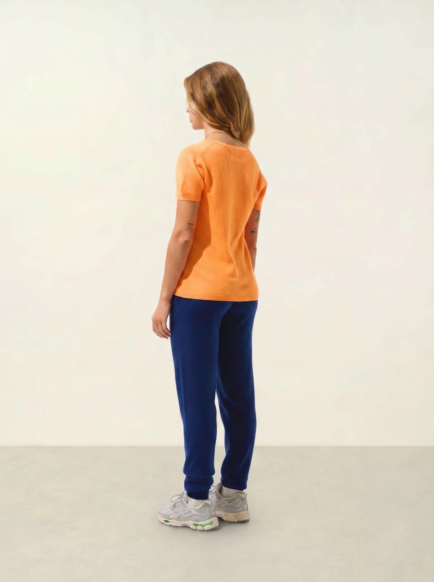 KALI t-shirt v-neck clementine