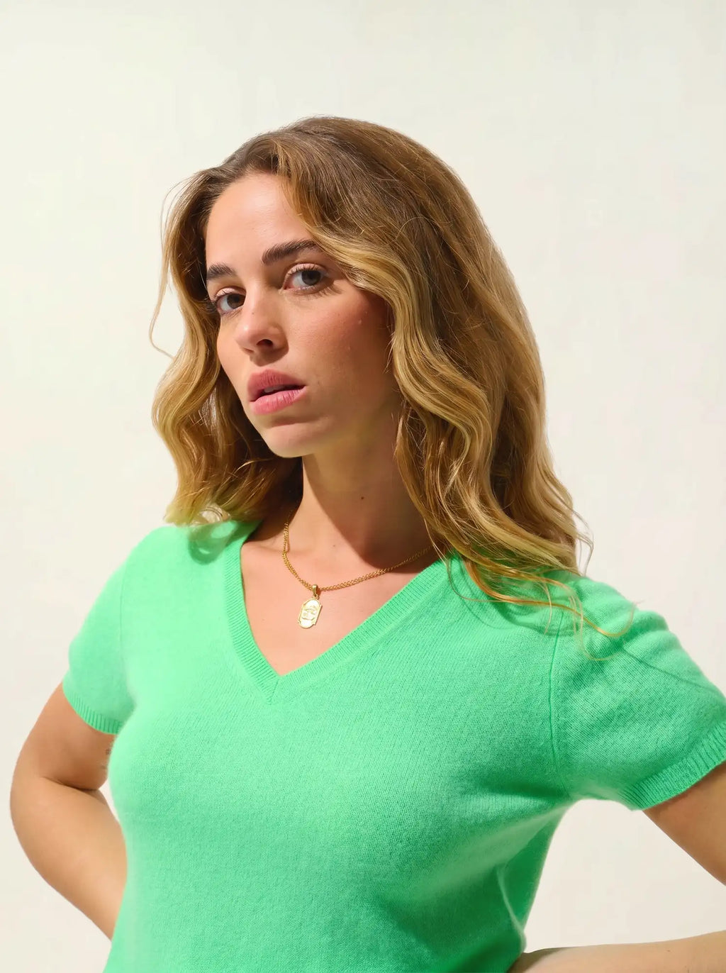 KALI t-shirt v-neck cactus green