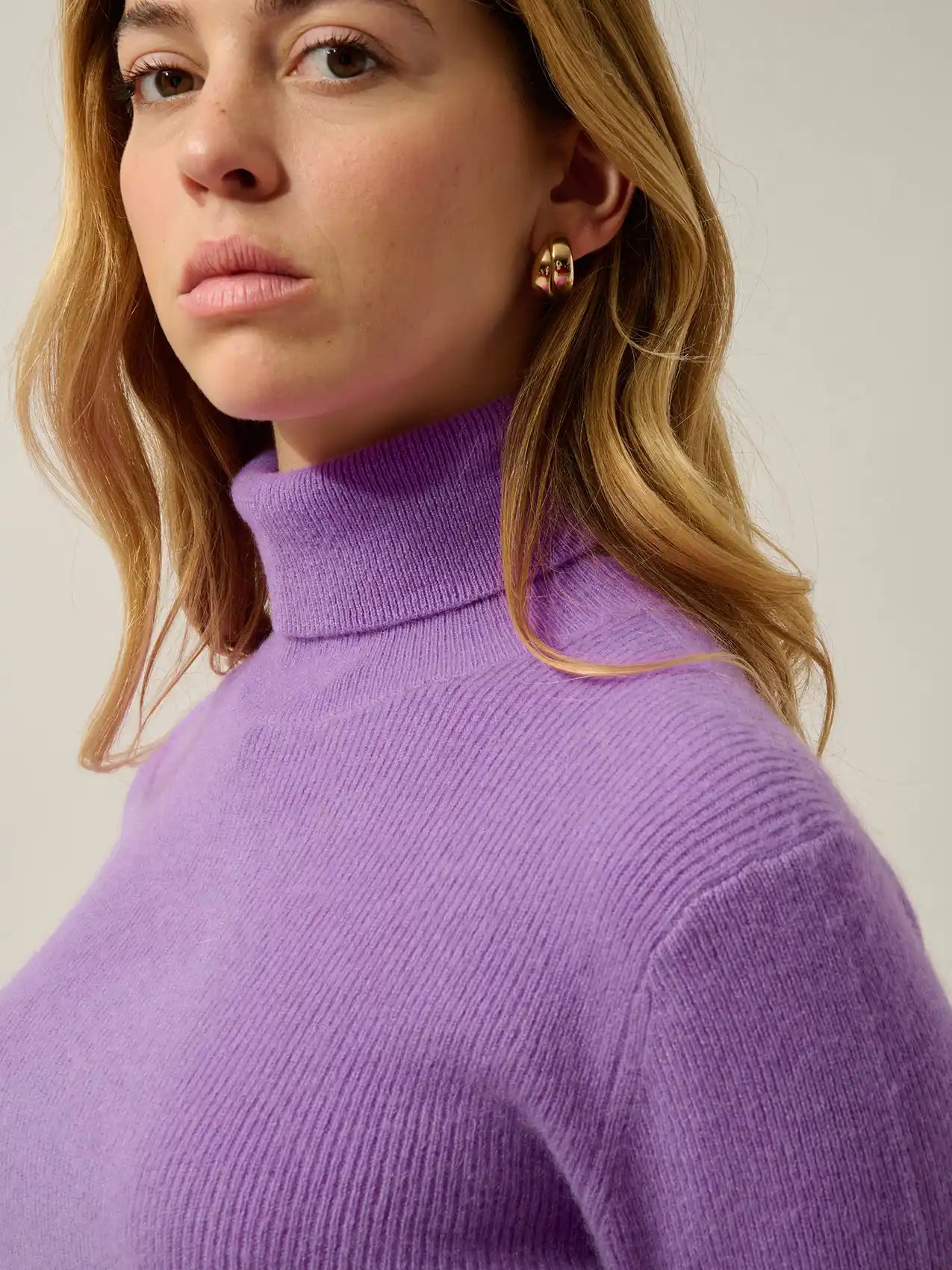 SUZIE pull col roulé parme