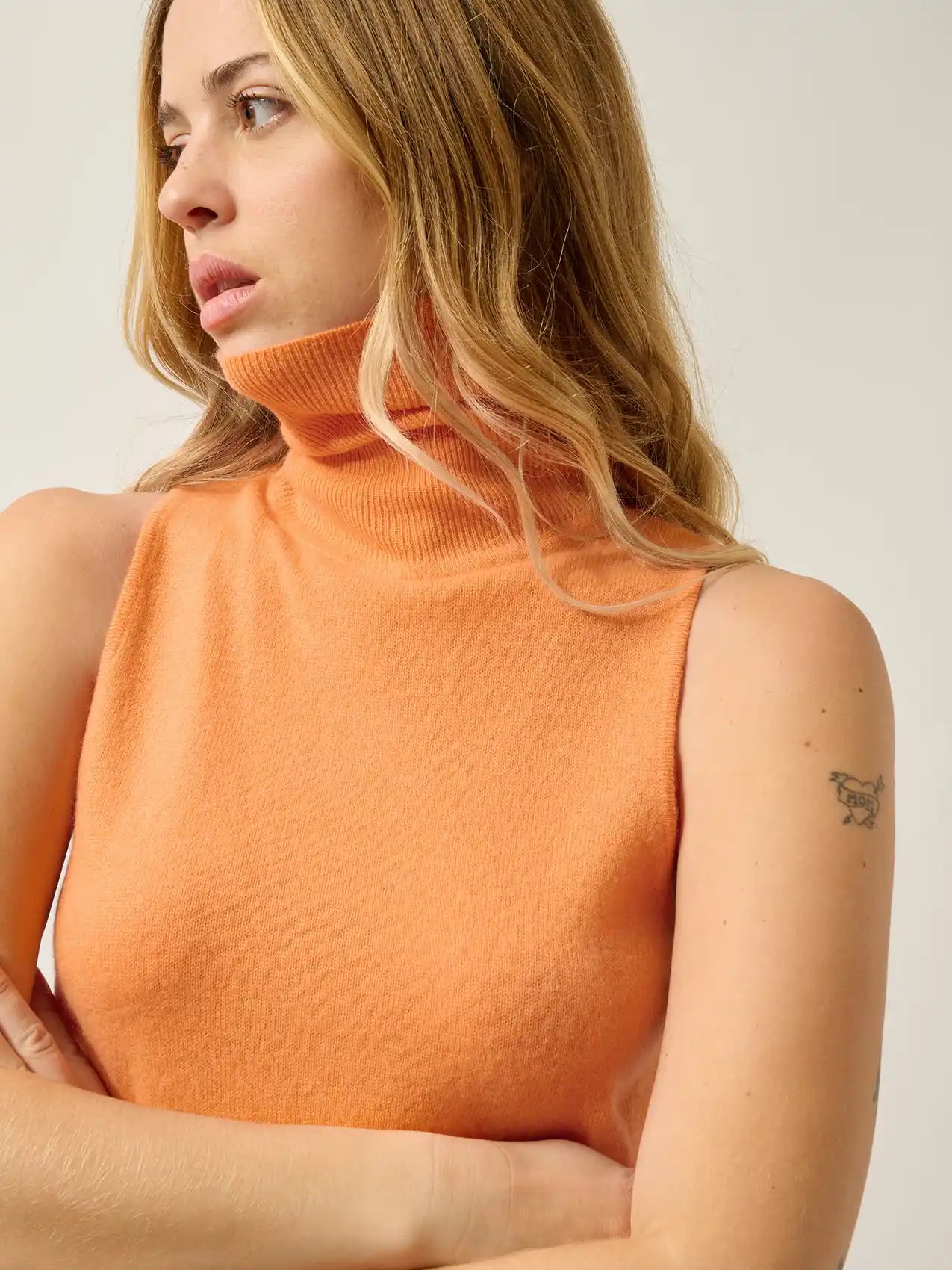 CAPUCIN pull col roulé sans manches melon