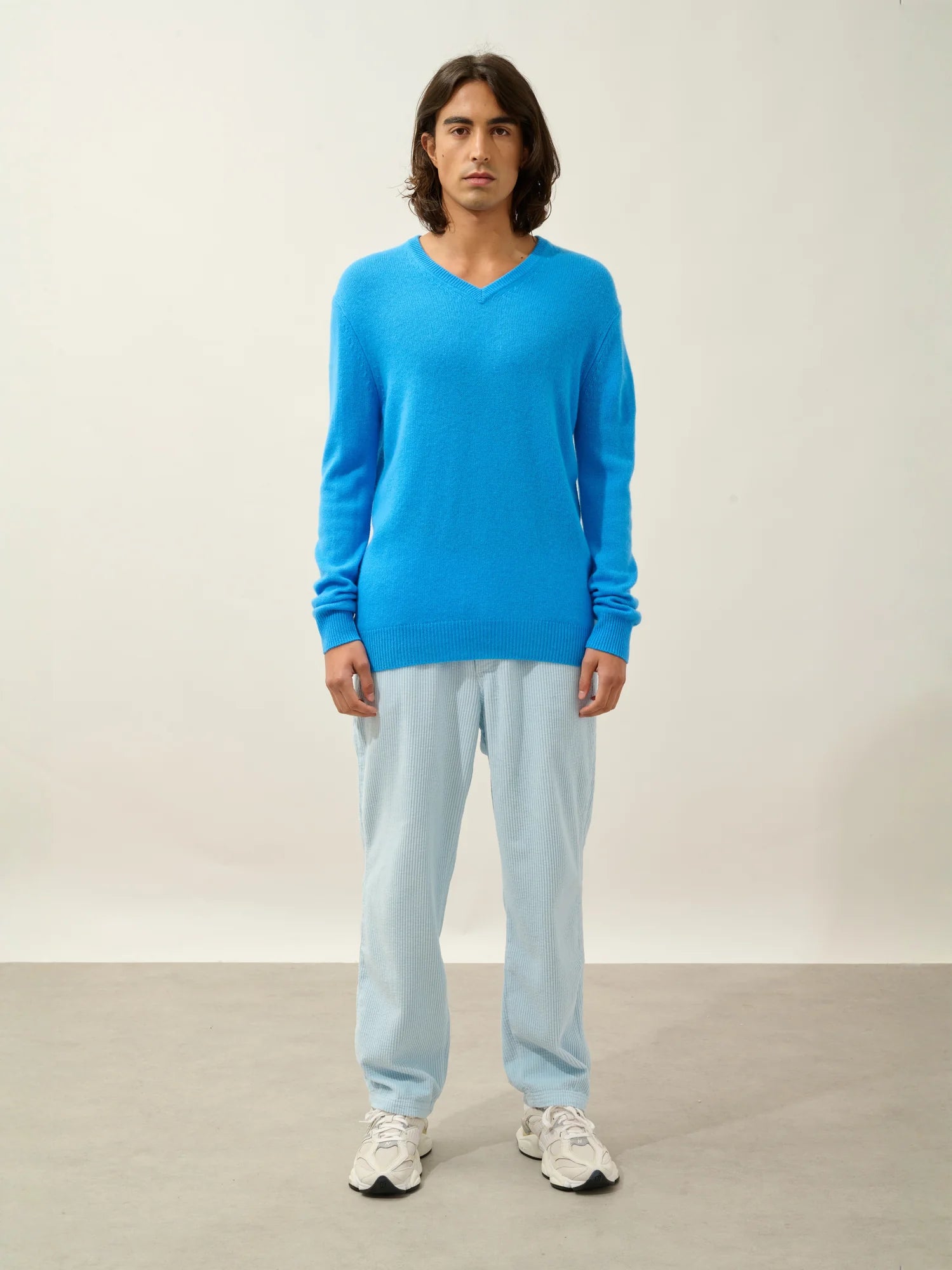 VICTOR sweater v-neck 4 ply celestial blue