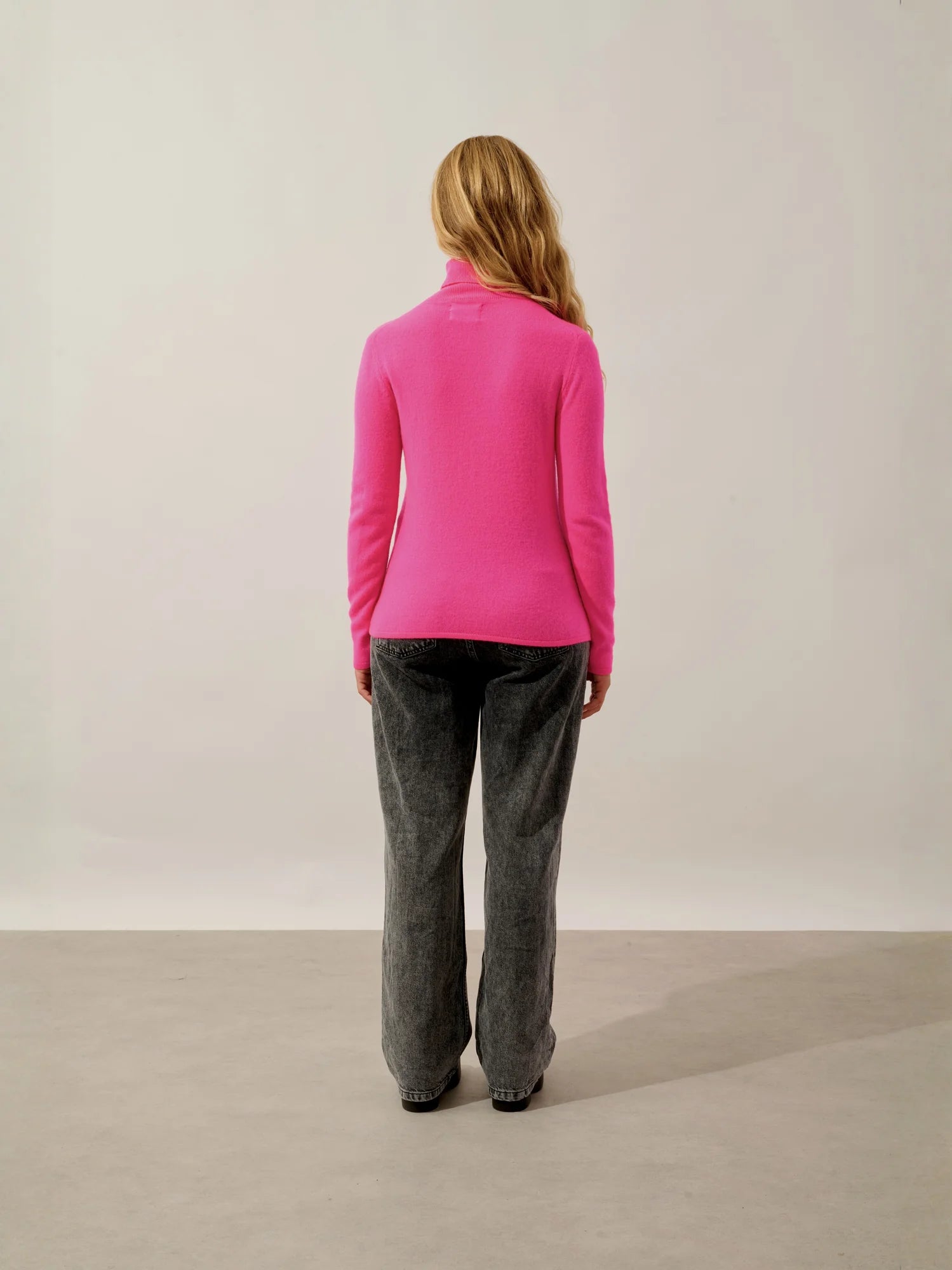 BISE pull col roulé flamant rose fluo