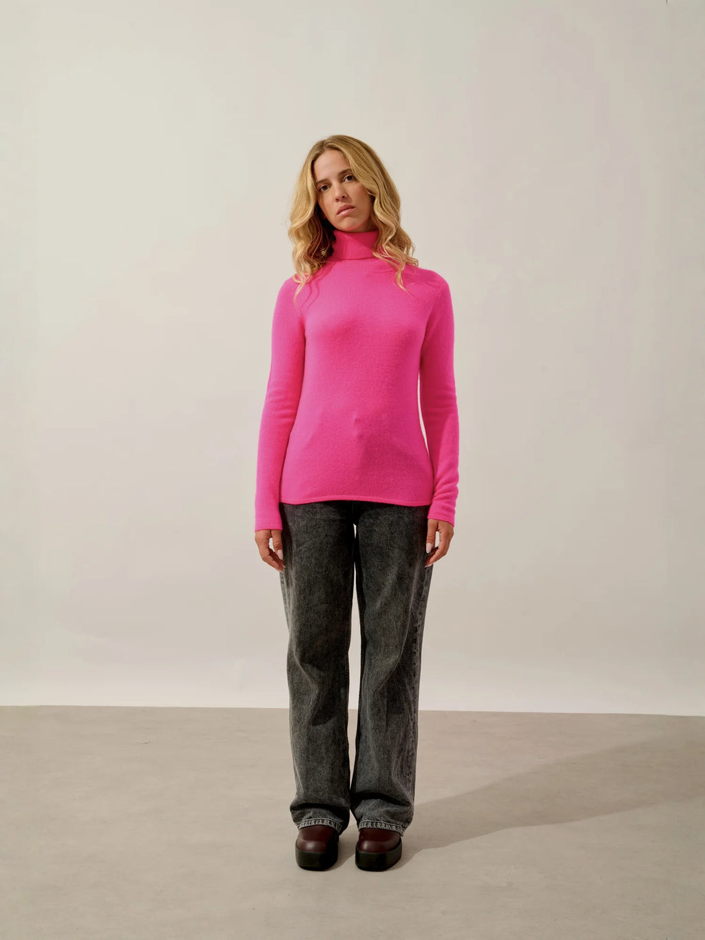 BISE pull col roulé flamant rose fluo