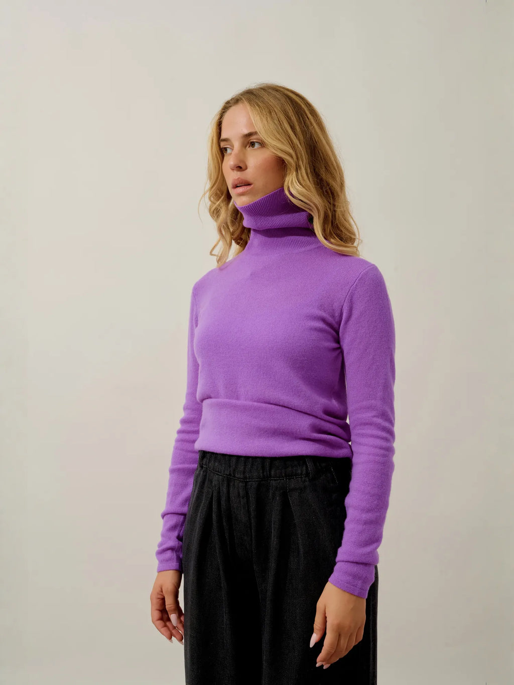 BISE pull col roulé lilas