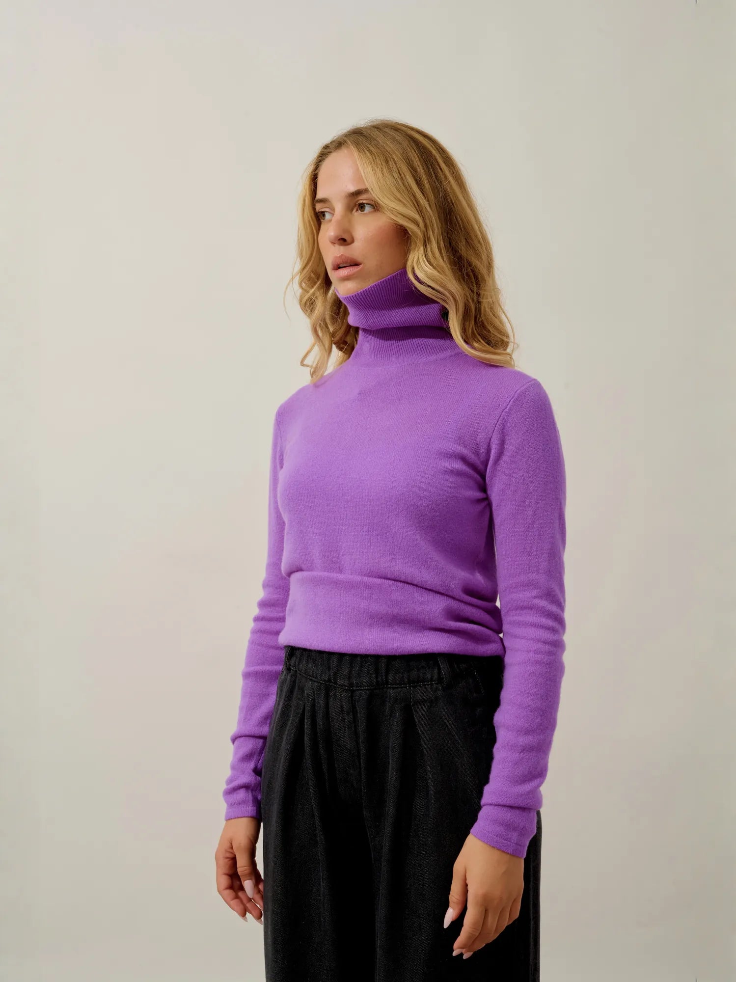 BISE pull col roulé lilas