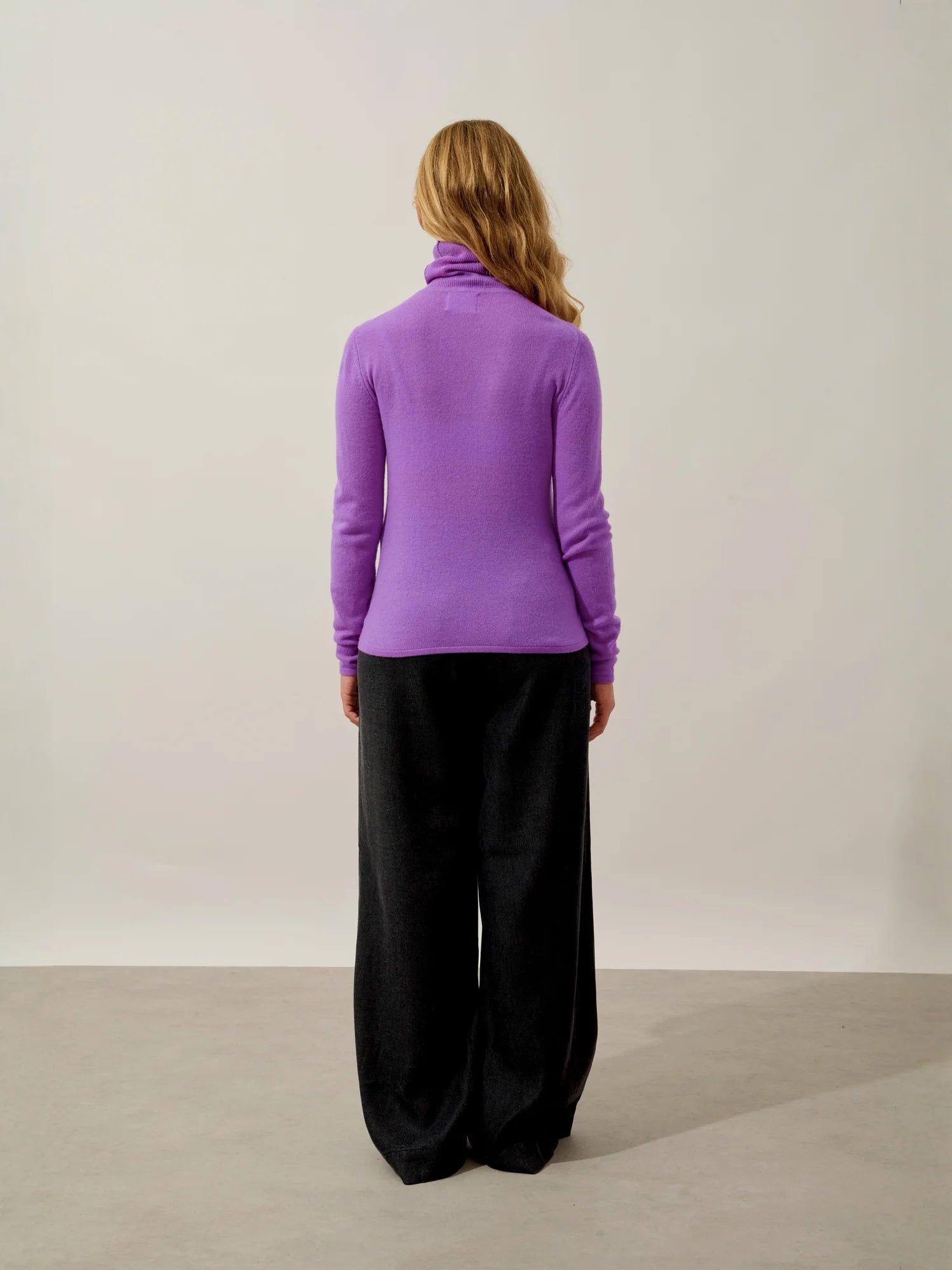 BISE pull col roulé lilas