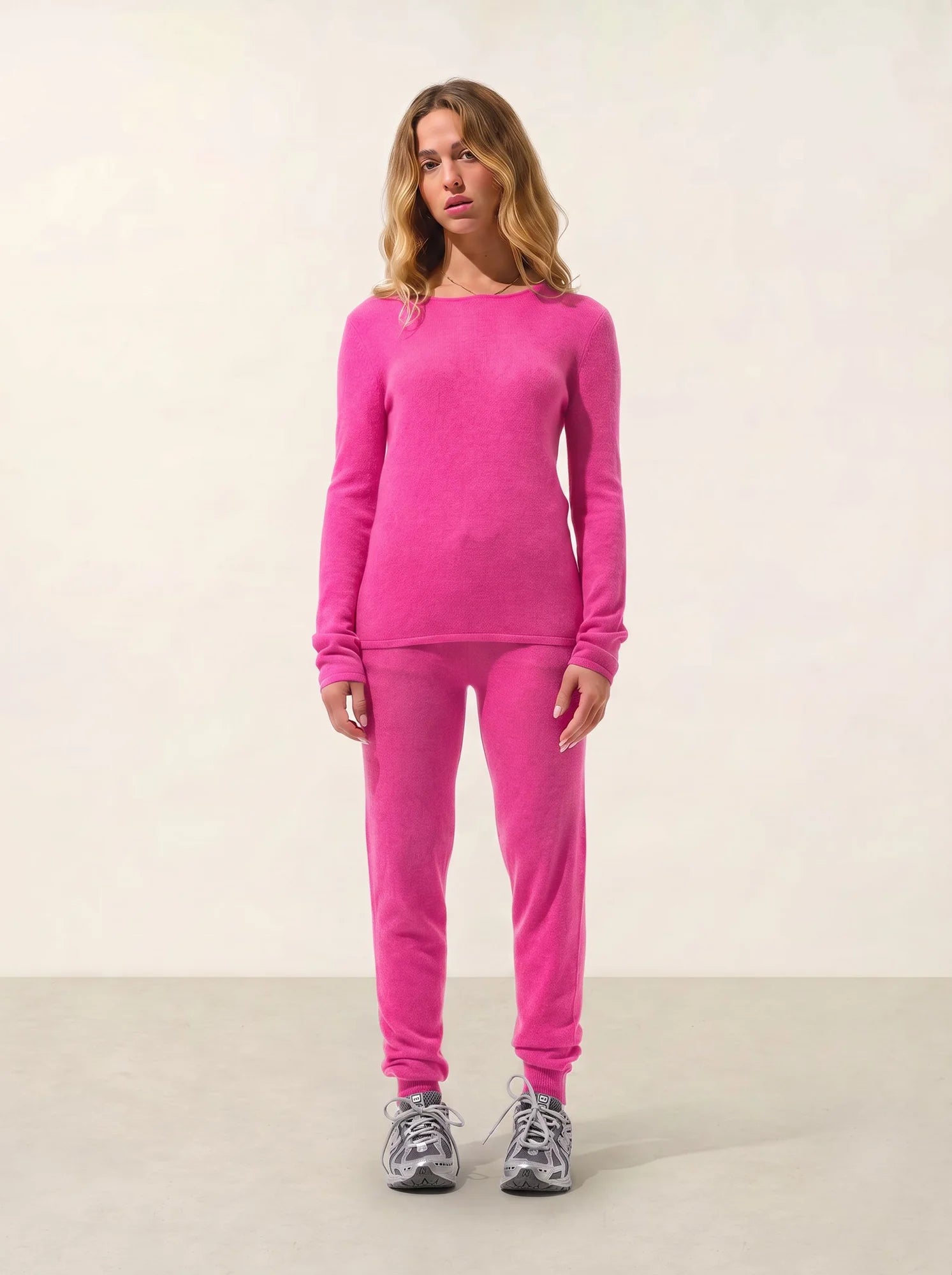 EPÉNA Sweater Crew Neck Neon Flamingo Pink