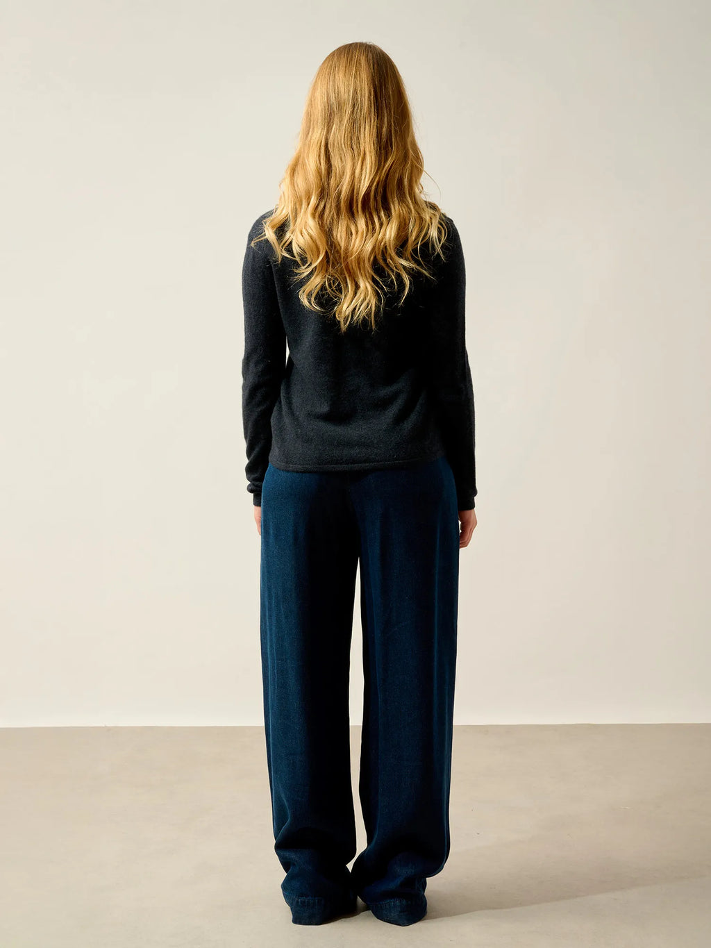 CHALAIS Strickjacke V-Ausschnitt Kaviar