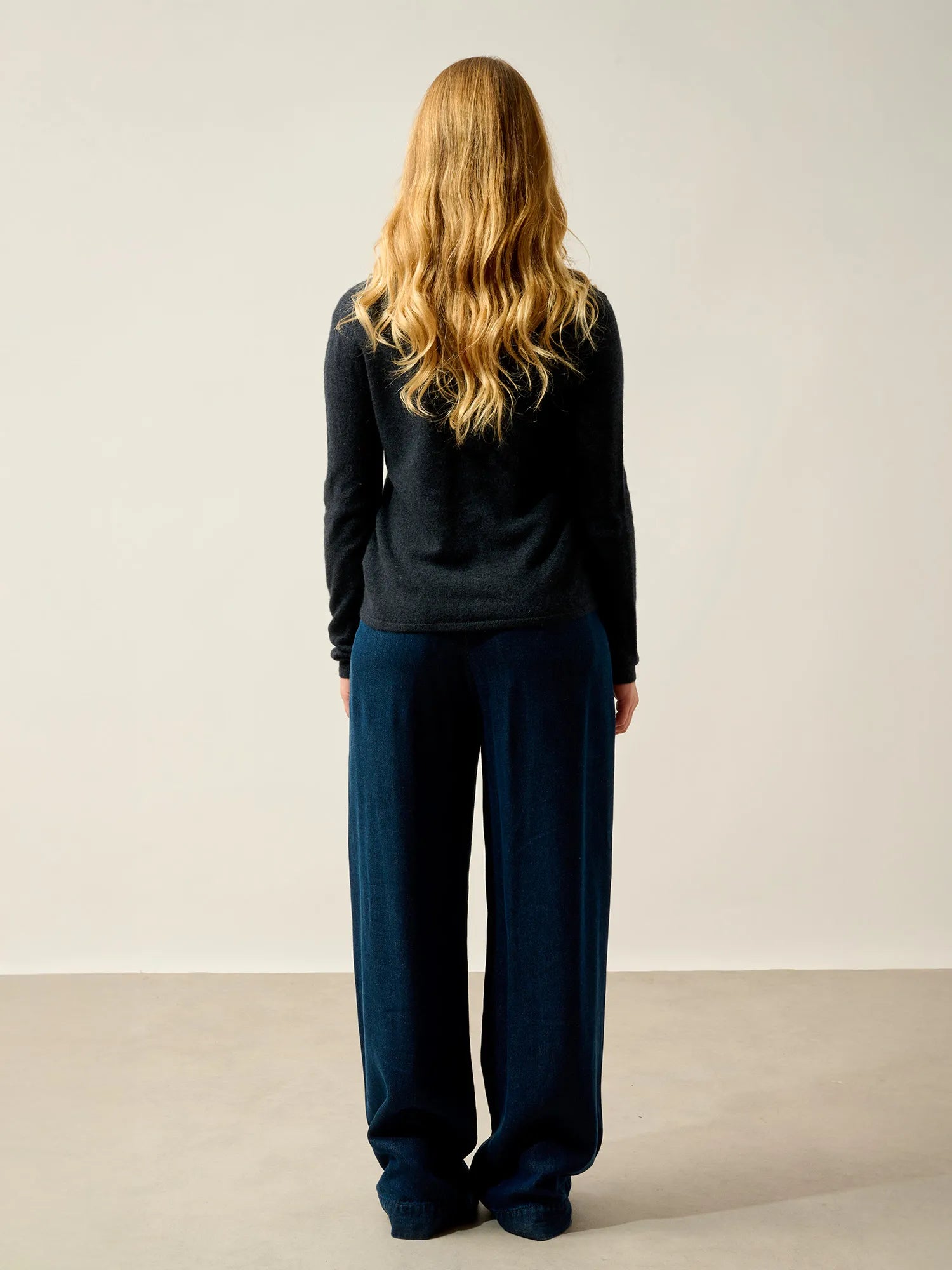 CHALAIS Strickjacke V-Ausschnitt Kaviar