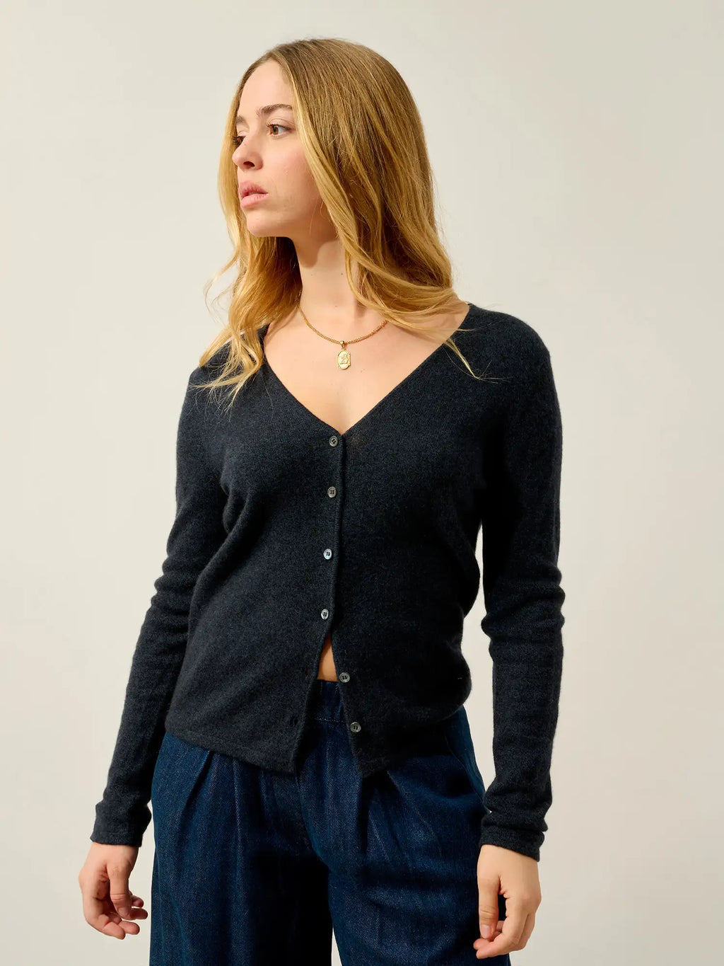 CHALAIS Strickjacke V-Ausschnitt Kaviar