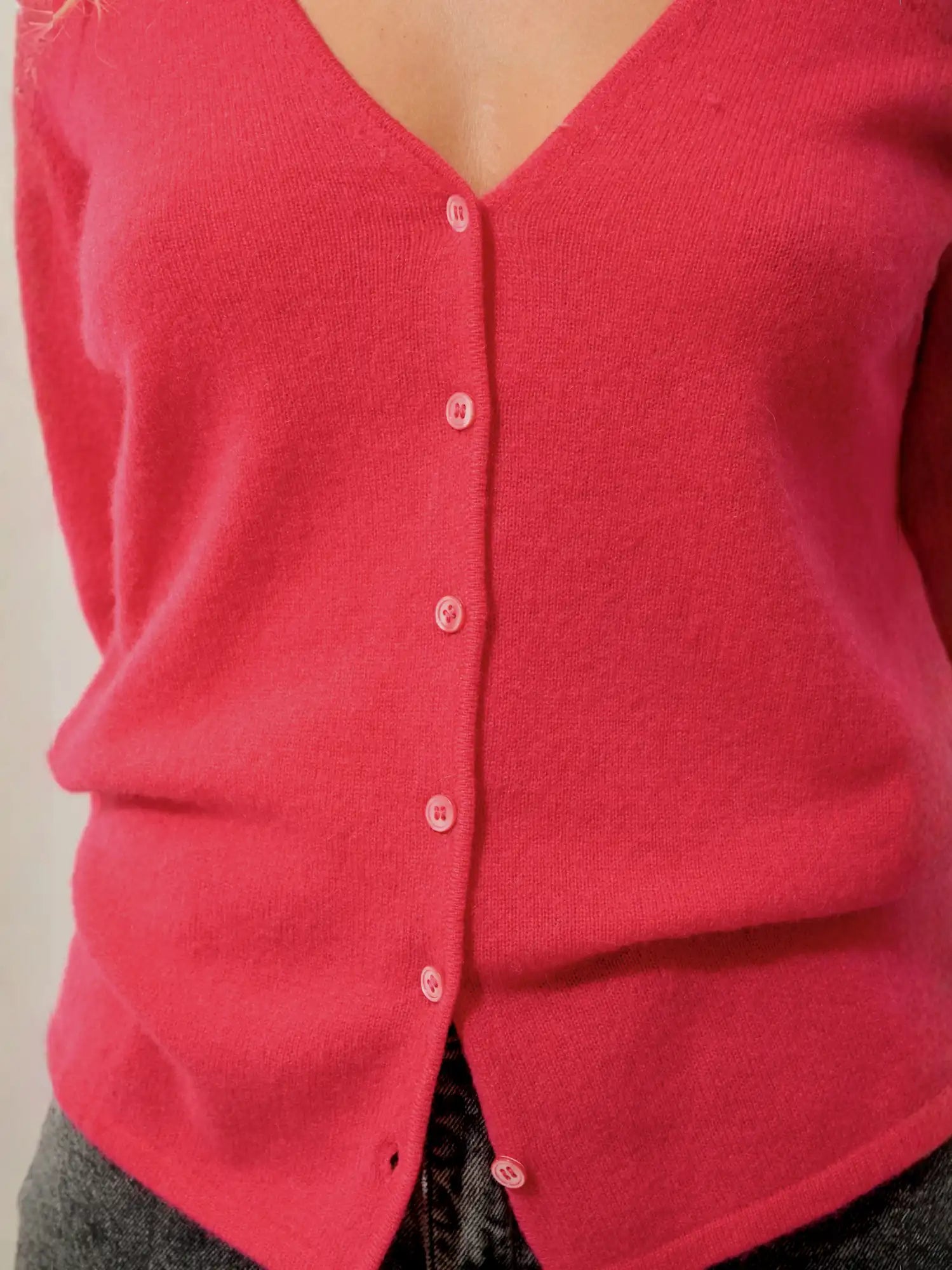 CHALAIS Strickjacke V-Ausschnitt Magentarot