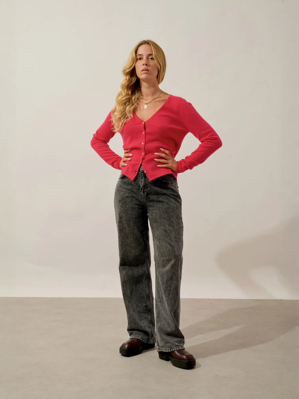 CHALAIS Strickjacke V-Ausschnitt Magentarot