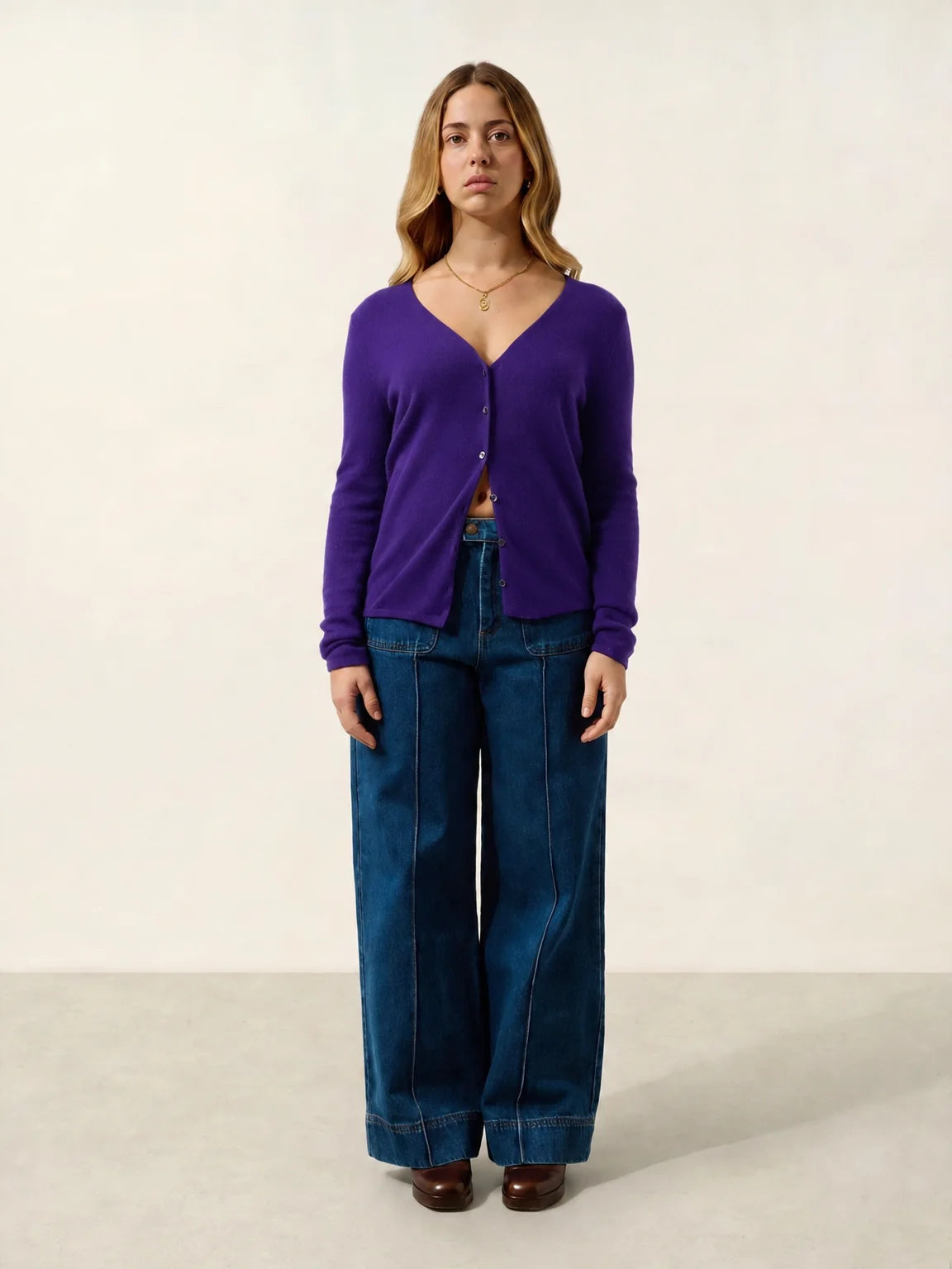 CHALAIS Strickjacke V-Ausschnitt Ultraviolett