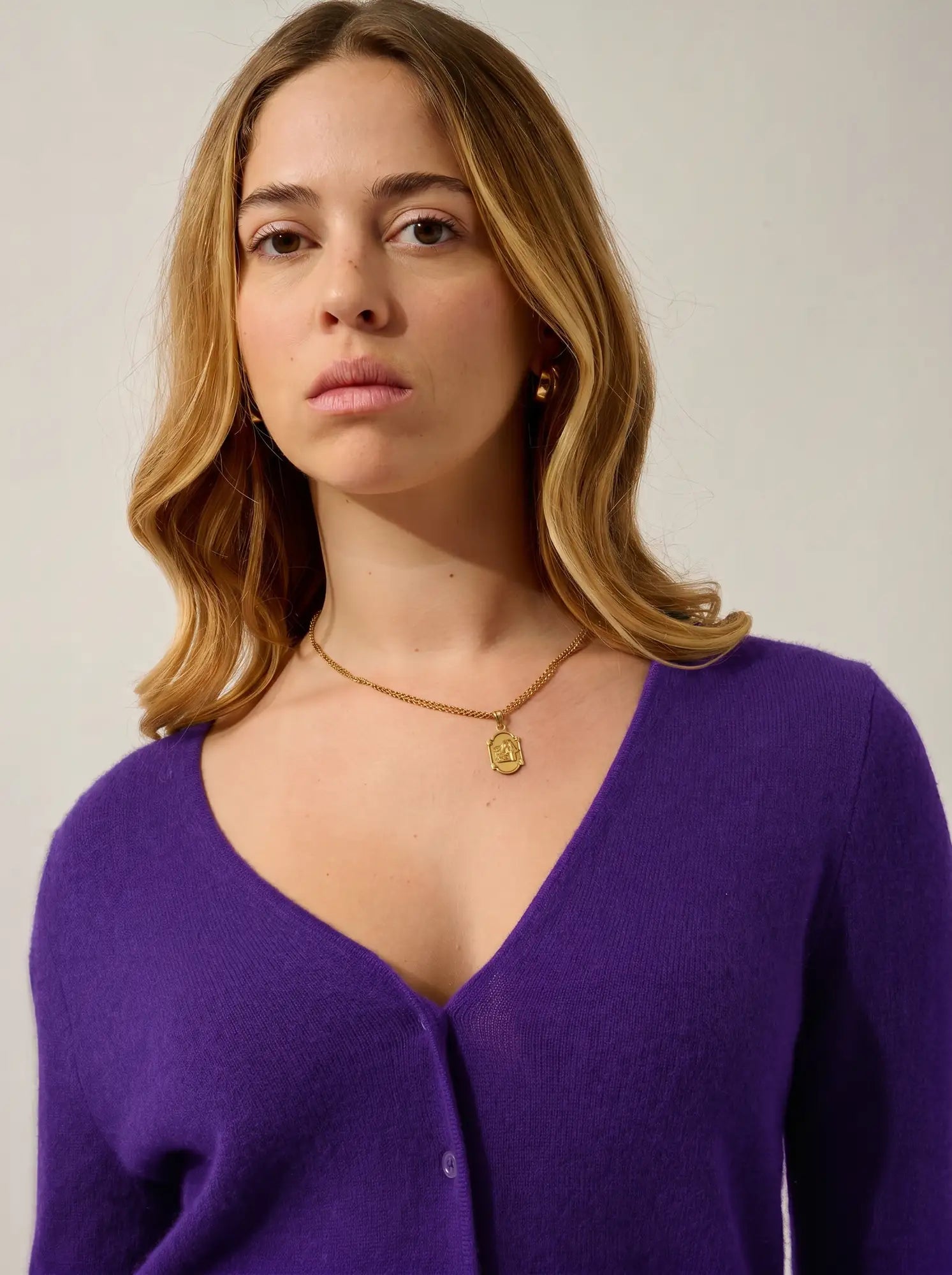 CHALAIS Strickjacke V-Ausschnitt Ultraviolett