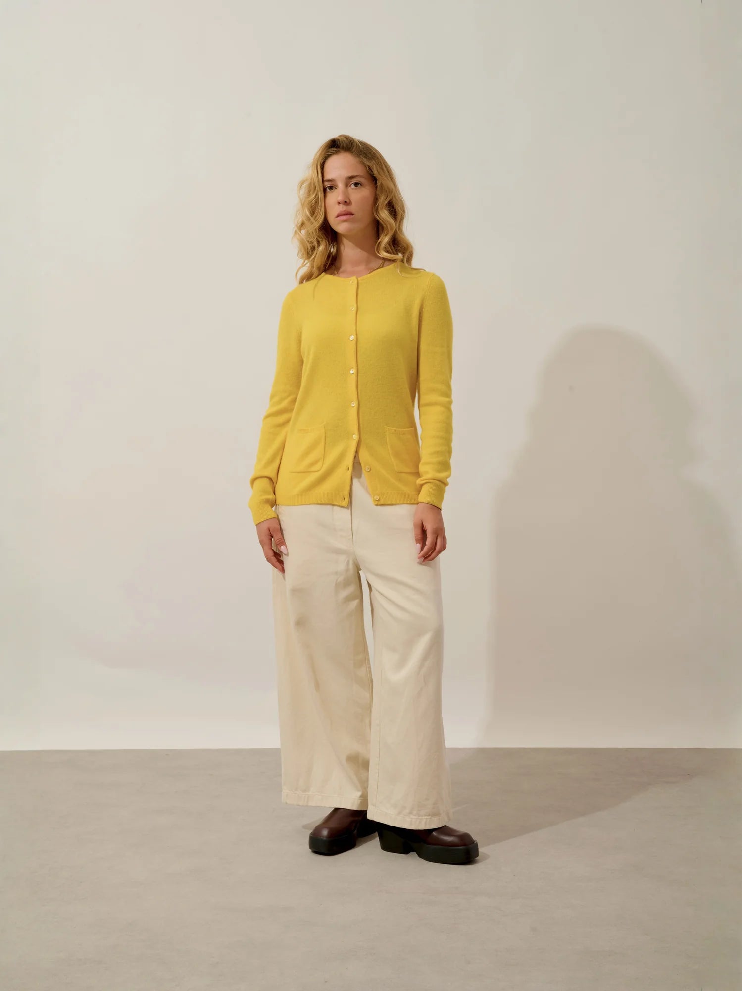 CARON Strickjacke Rundhalsausschnitt Zitrone