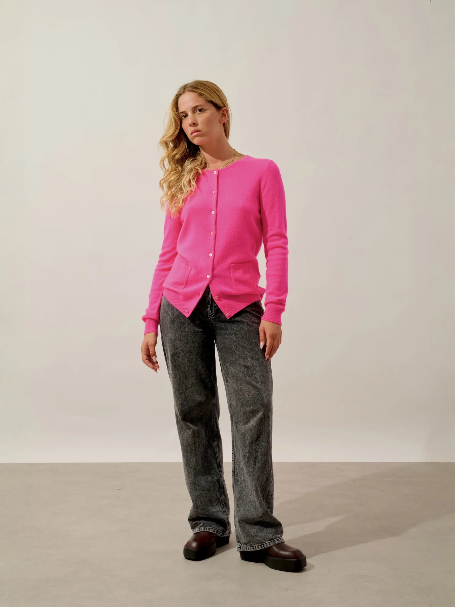 CARON cardigan col rond flamant rose fluo