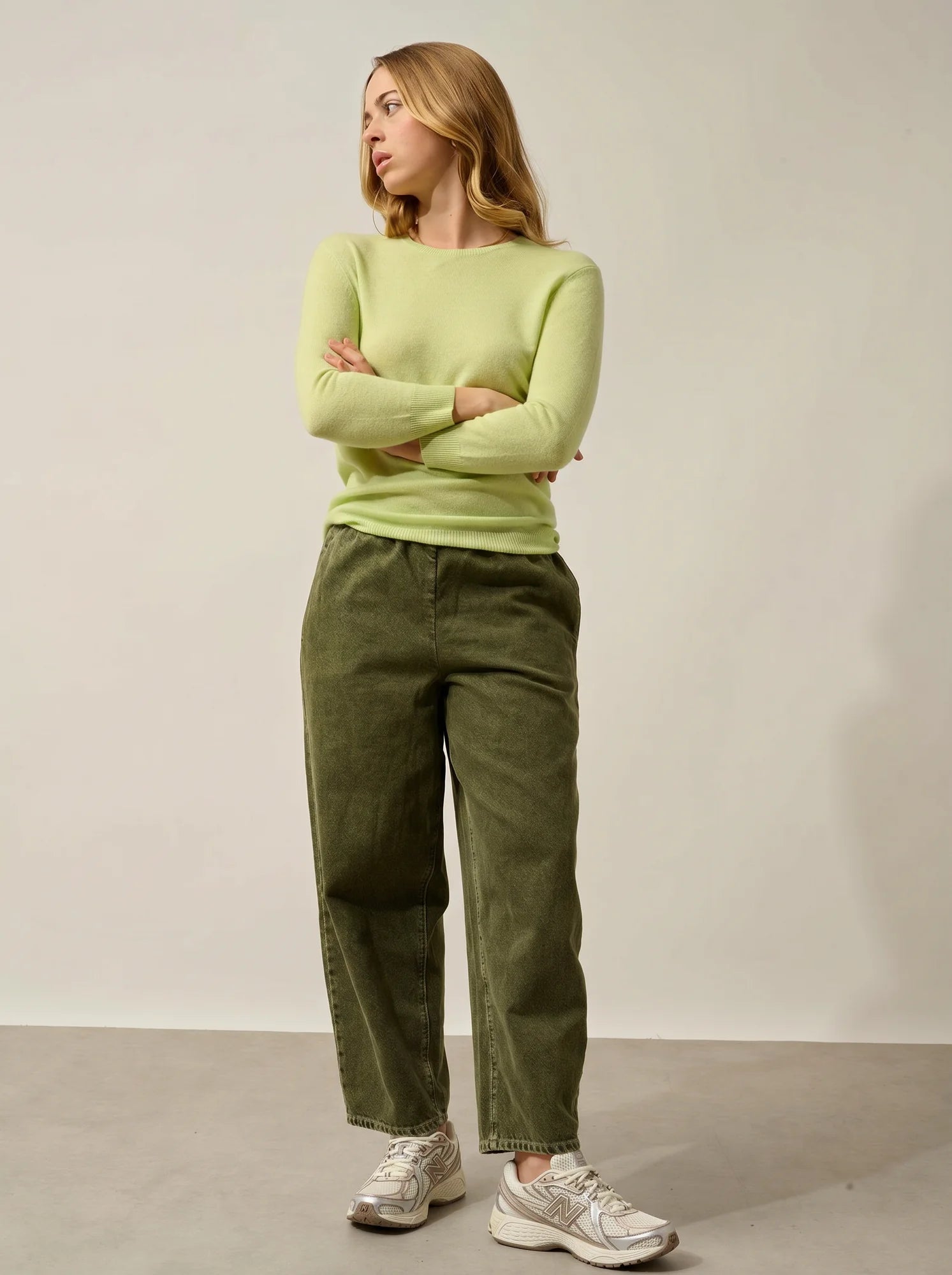 ESTARIS Sweater Crew Neck Buttoned Back Lime