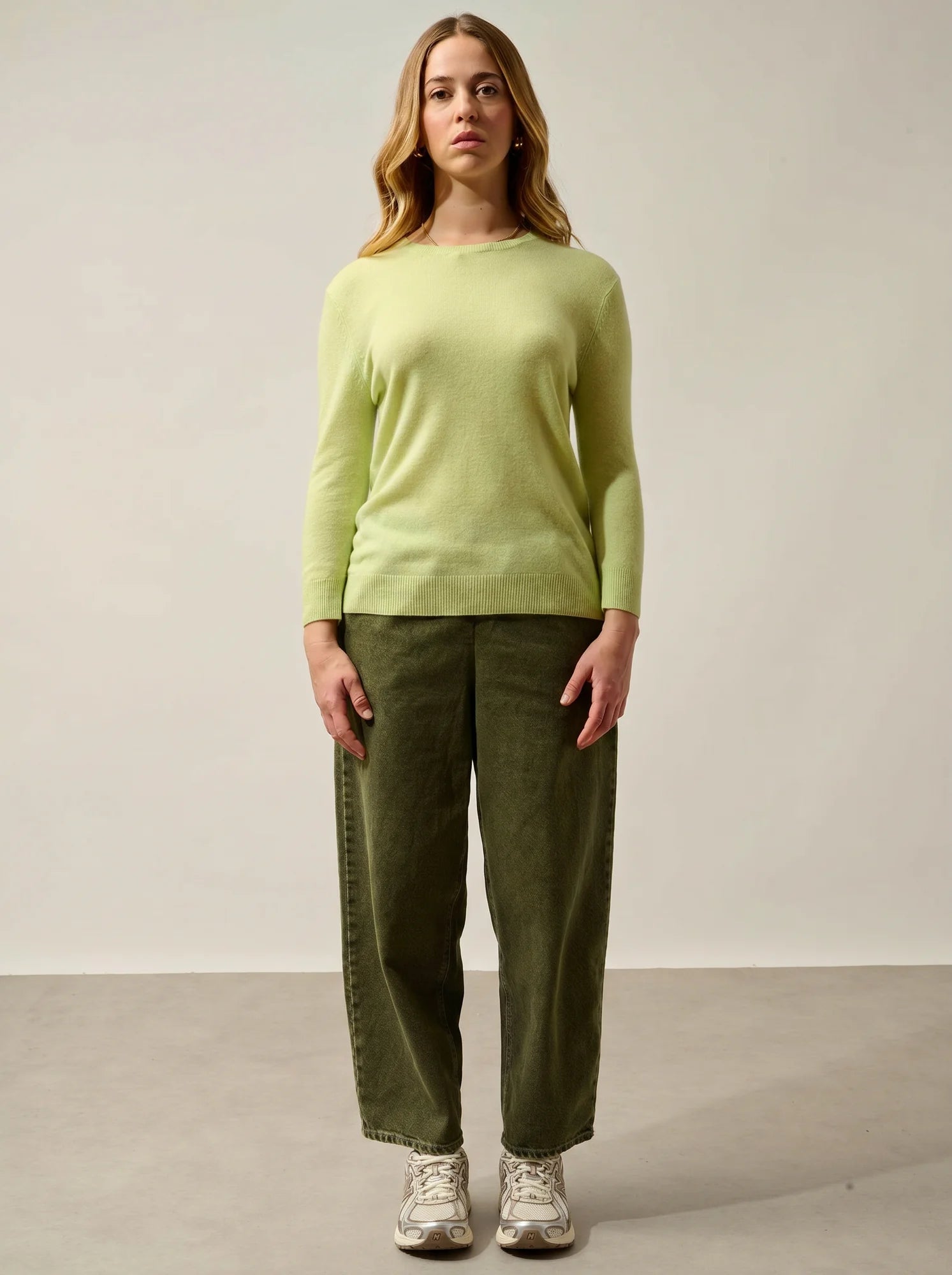 ESTARIS Sweater Crew Neck Buttoned Back Lime