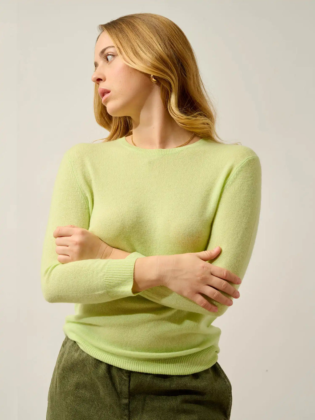 ESTARIS Sweater Crew Neck Buttoned Back Lime