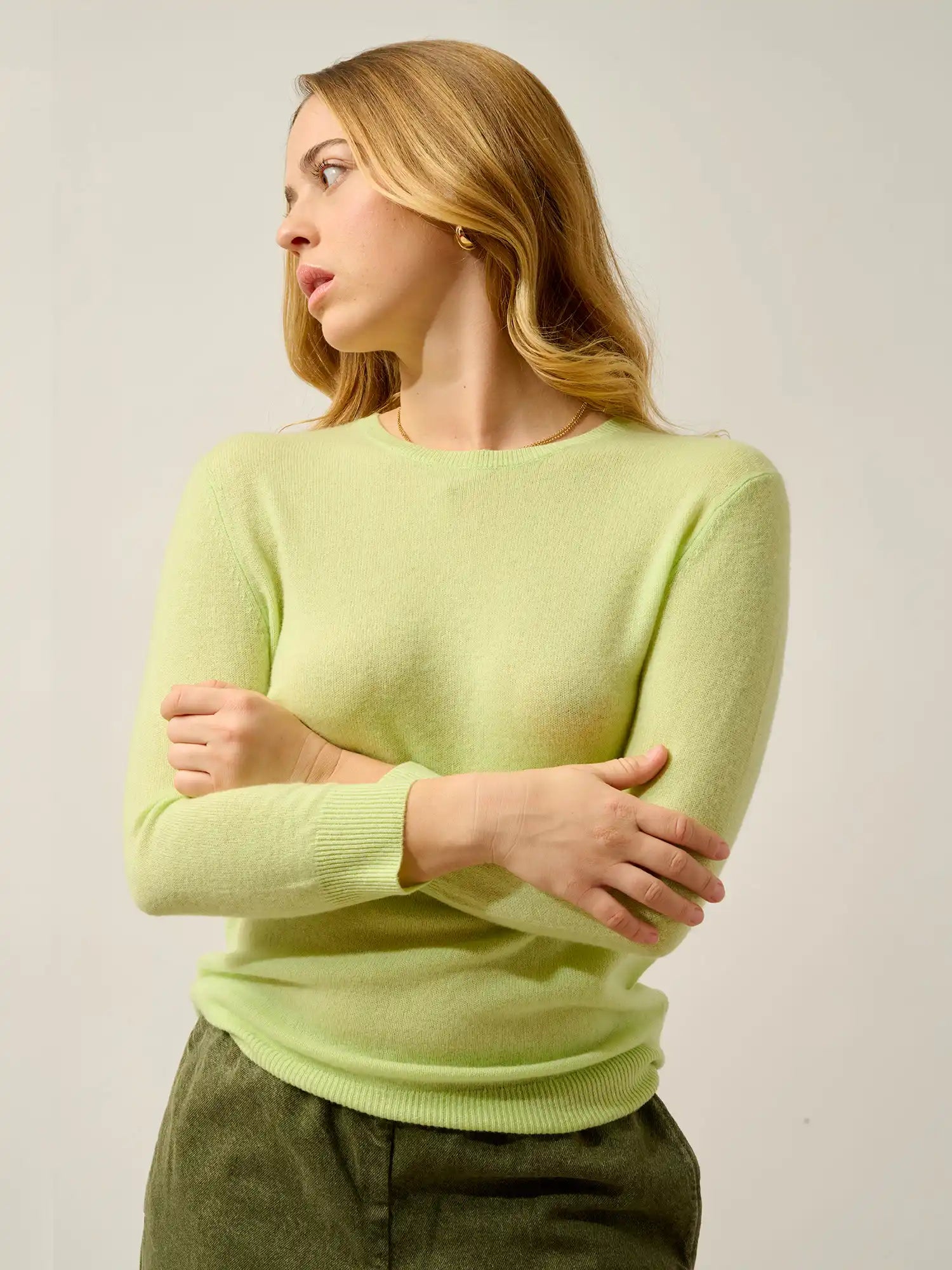 ESTARIS Sweater Crew Neck Buttoned Back Lime