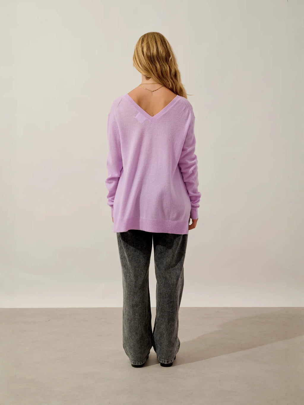 GIEGN pullover v-ausschnitt vorne und hinten guimauve