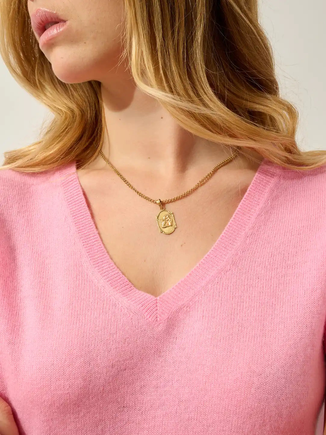 KALI t-shirt v-neck candy pink