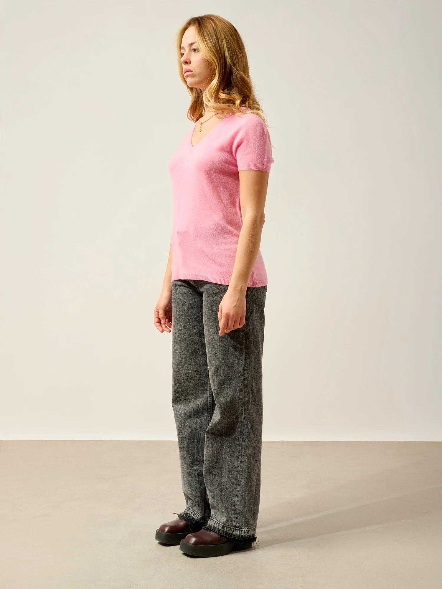 KALI t-shirt v-neck candy pink