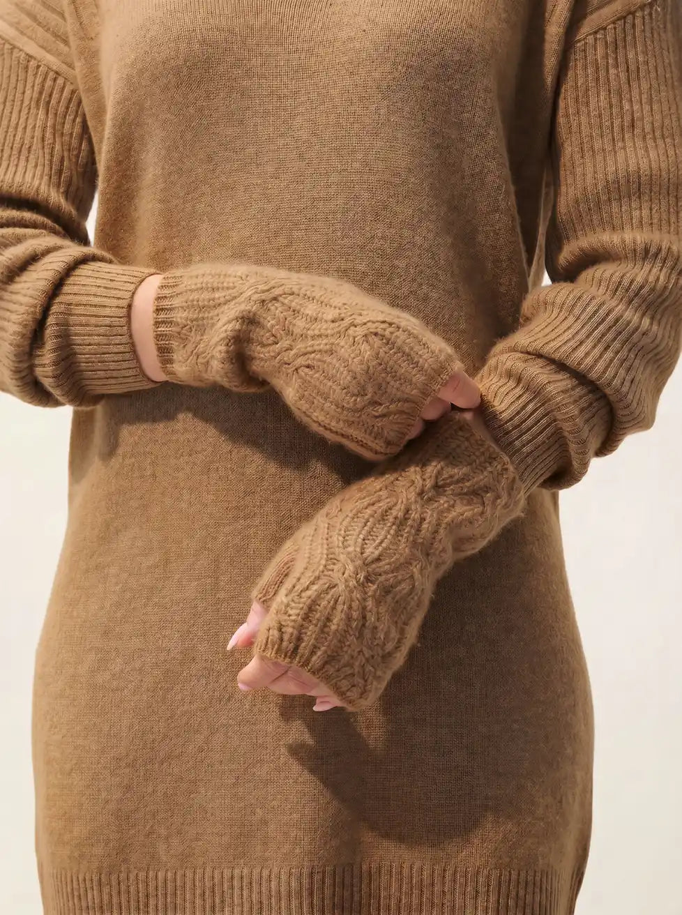 IRIS fingerless gloves 6 ply hazelnut